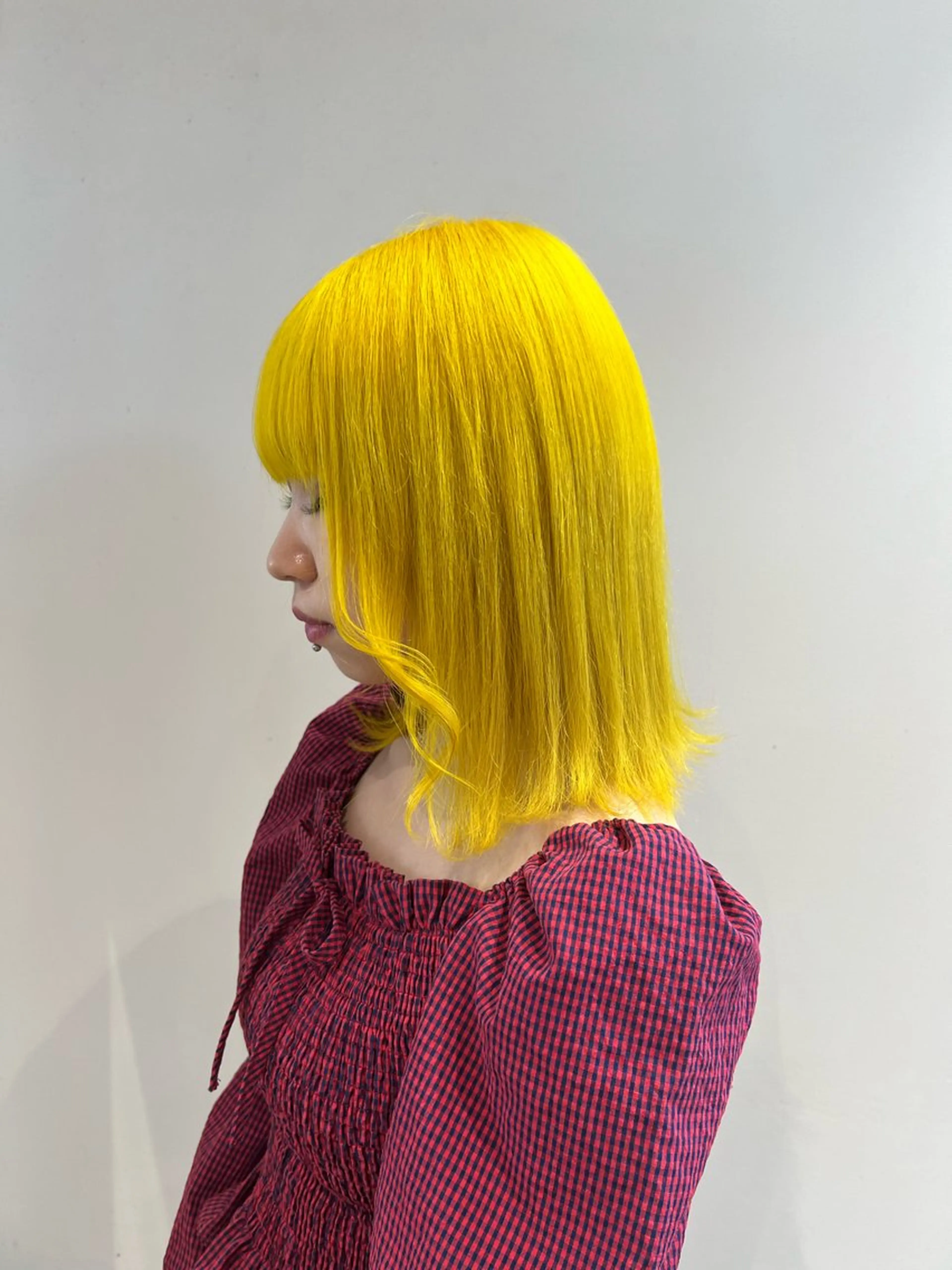 セミロング イエローカラー デザイン🥇複雑履歴 ハイトーン特化のヘアスタイル