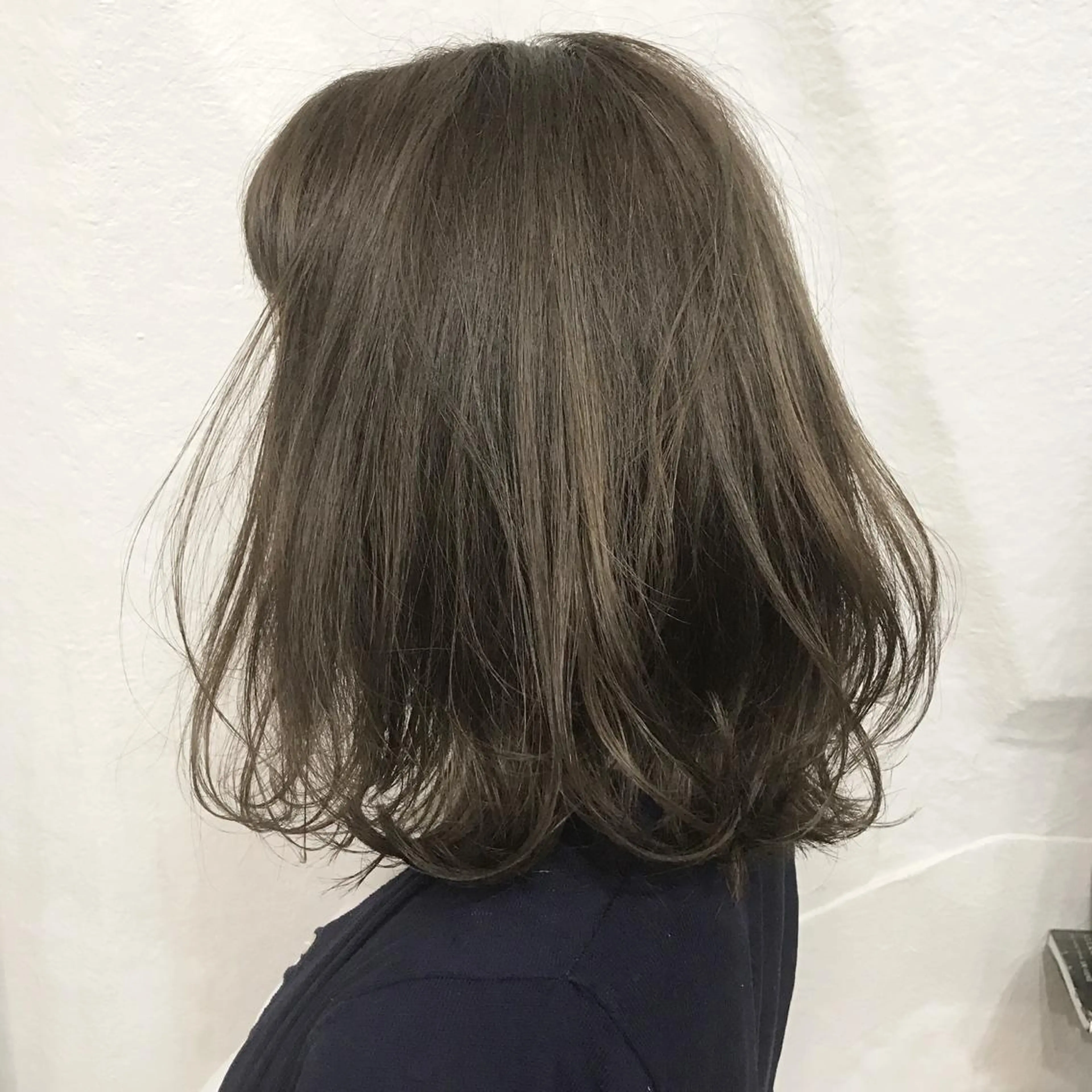 ミディアム カラー アッシュ ハイライトカラー ホワイトアッシュ 3Dハイライト ハイライト K-POP好き美容師 🇰🇷Kai.Yのヘアスタイル