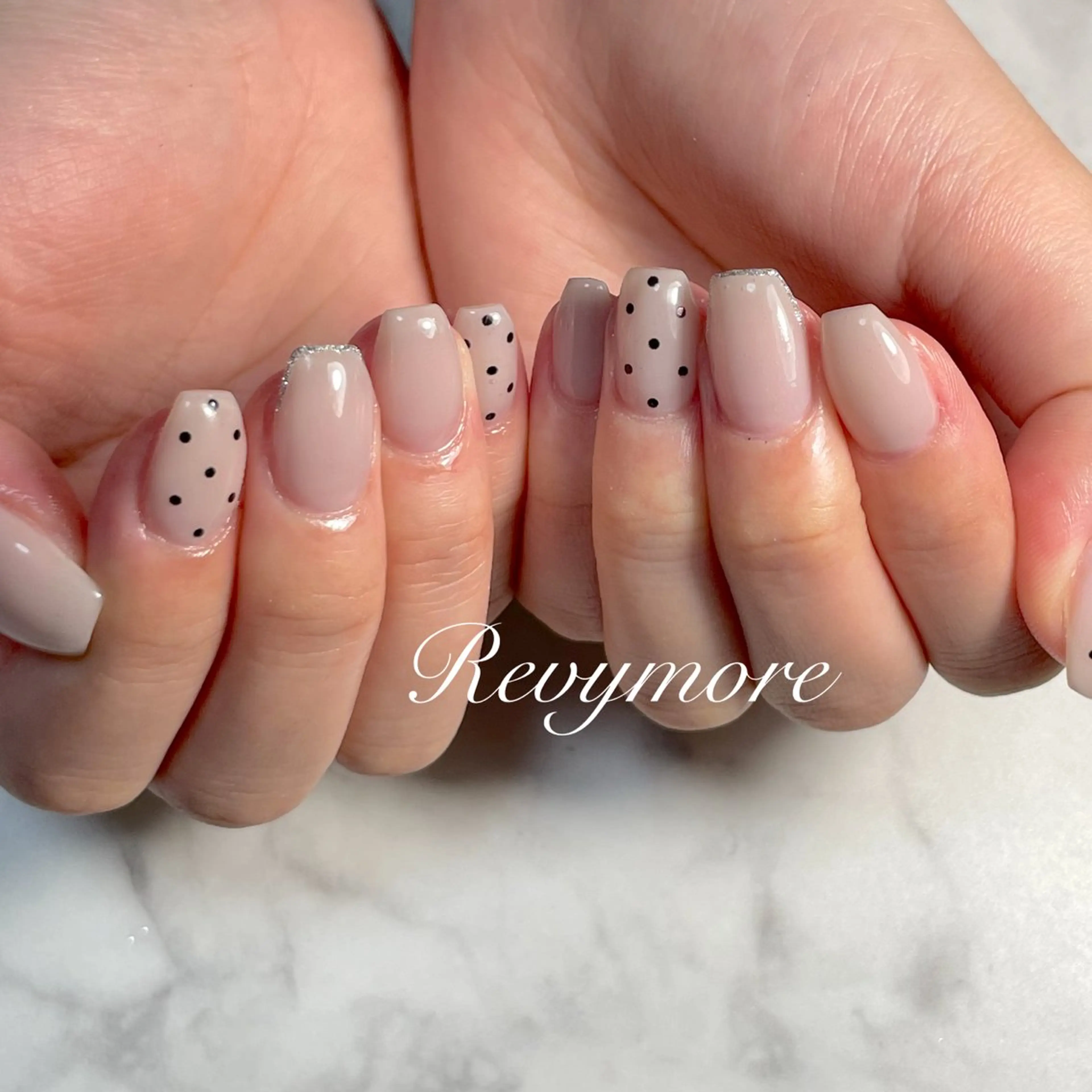 ネイル ジェルネイル 韓国ネイル ニュアンスネイル オフィスネイル シンプルネイル nail salon Revymoreのネイルデザイン