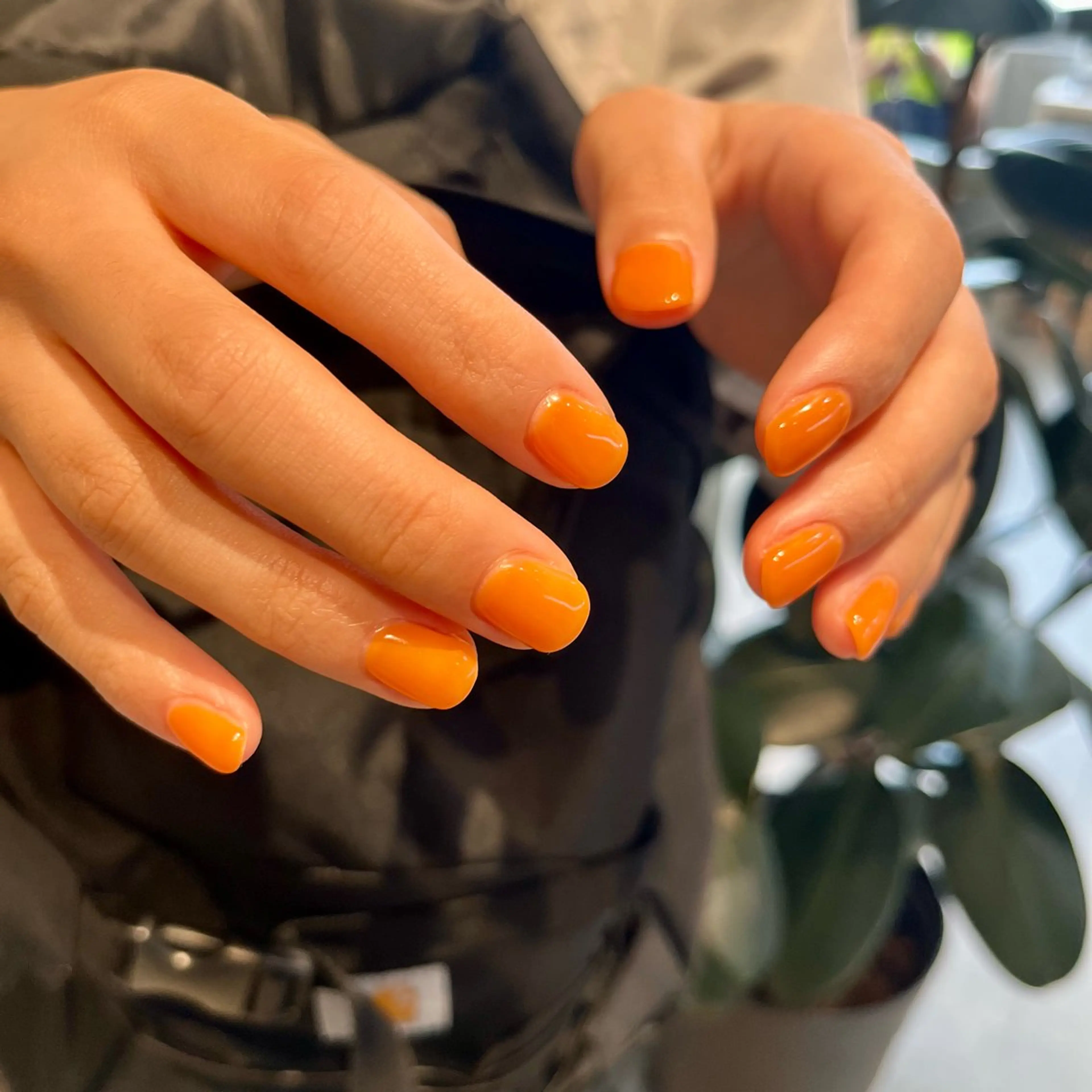 ネイル ワンカラーネイル オレンジ ｵﾀｸ美容師🛍/ 酸性ストレート/艶髪のヘアスタイル