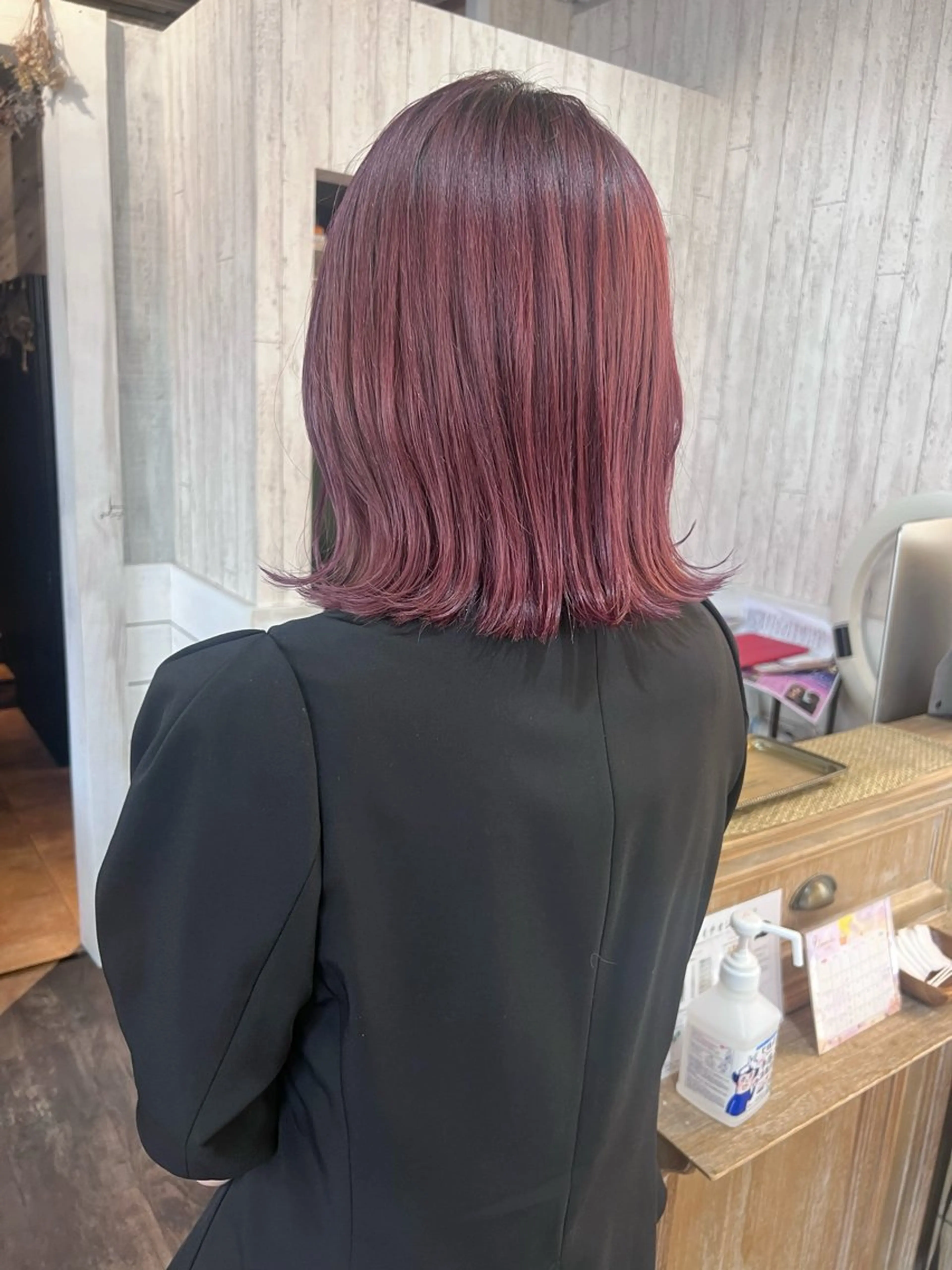 ミディアム カラー 切りっぱなしボブ アディクシーカラー アッシュ ベージュカラー ブリーチ ヘアカラー 初めてでも失敗しない 透明感カラー　Miiのヘアスタイル