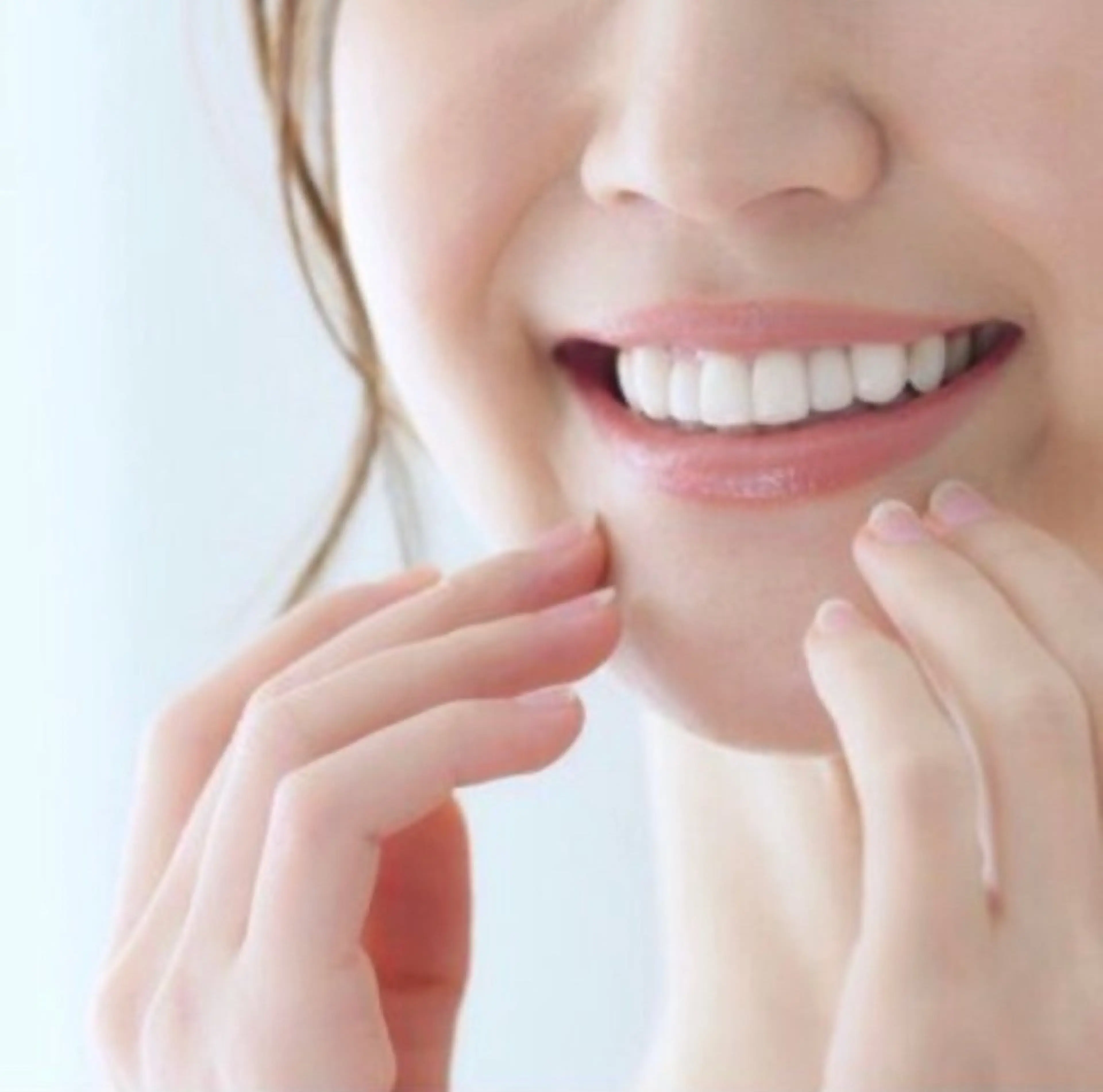 【大事なイベントに向けて⭐️高い効果を実感◎】プレミアムセルフホワイトニングニング　40分照射の写真