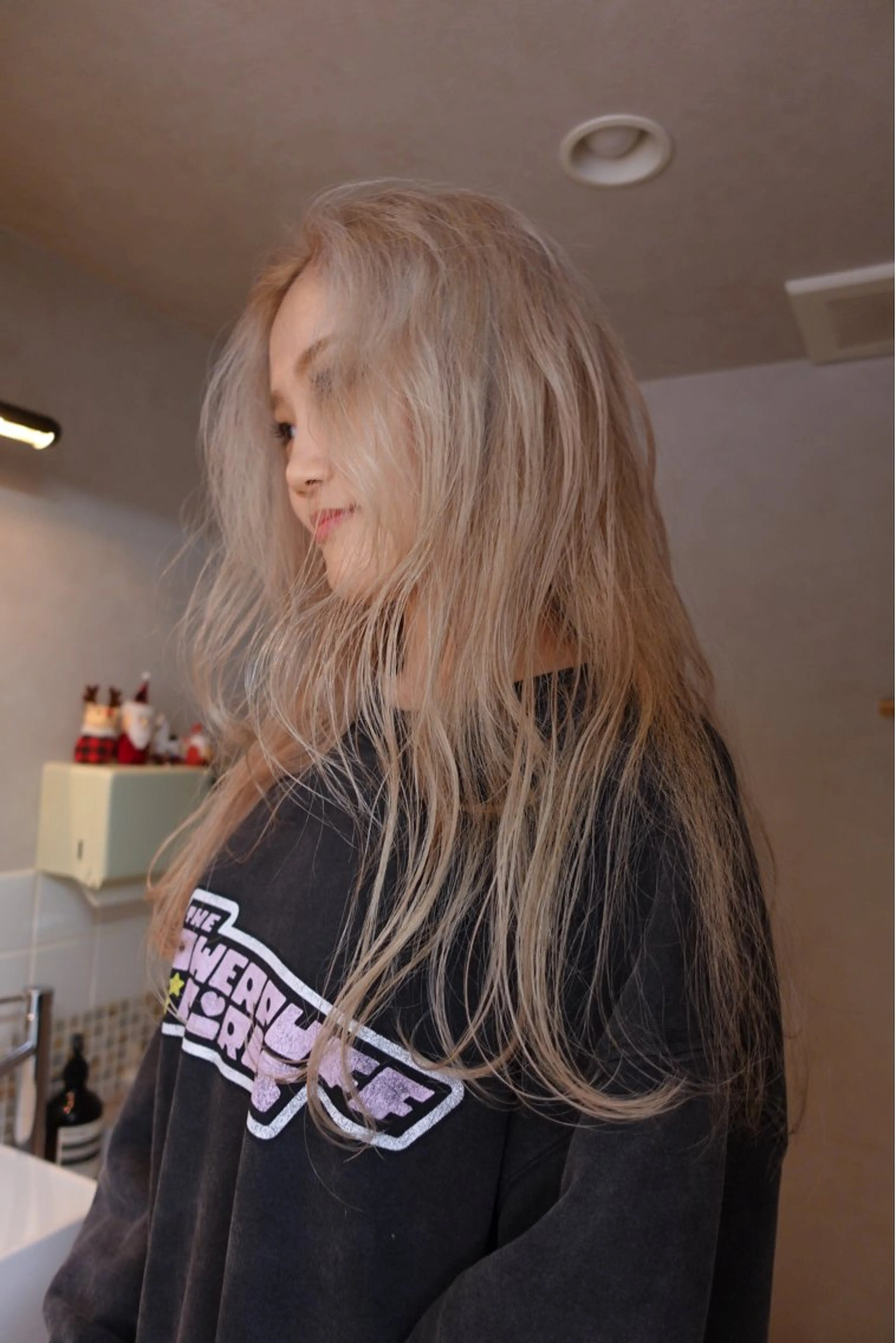 ロング カラー nishido ハイライト/パーマのヘアスタイル