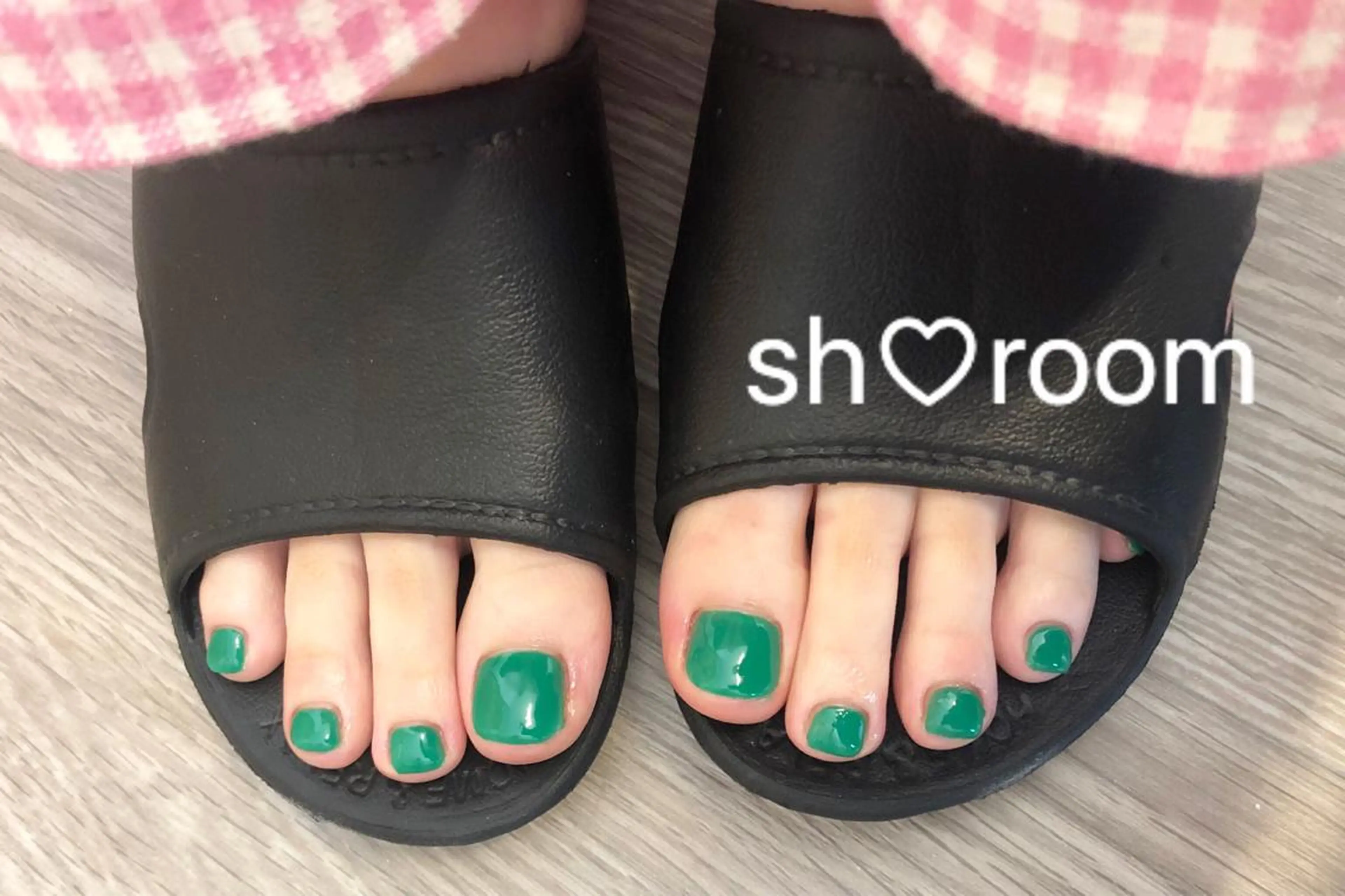 ネイル アートネイル フットネイル フレンチネイル グリーン キラキラネイル Nail salon Ruuのネイルデザイン