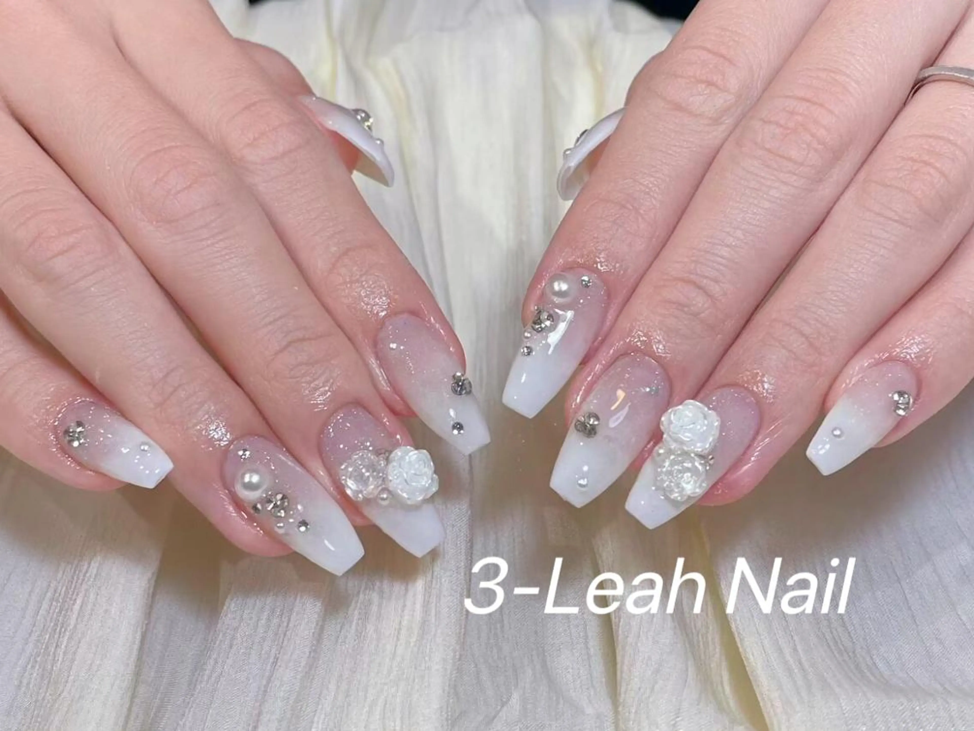 セミロング ハンドネイル 💅 リリアのネイルデザイン