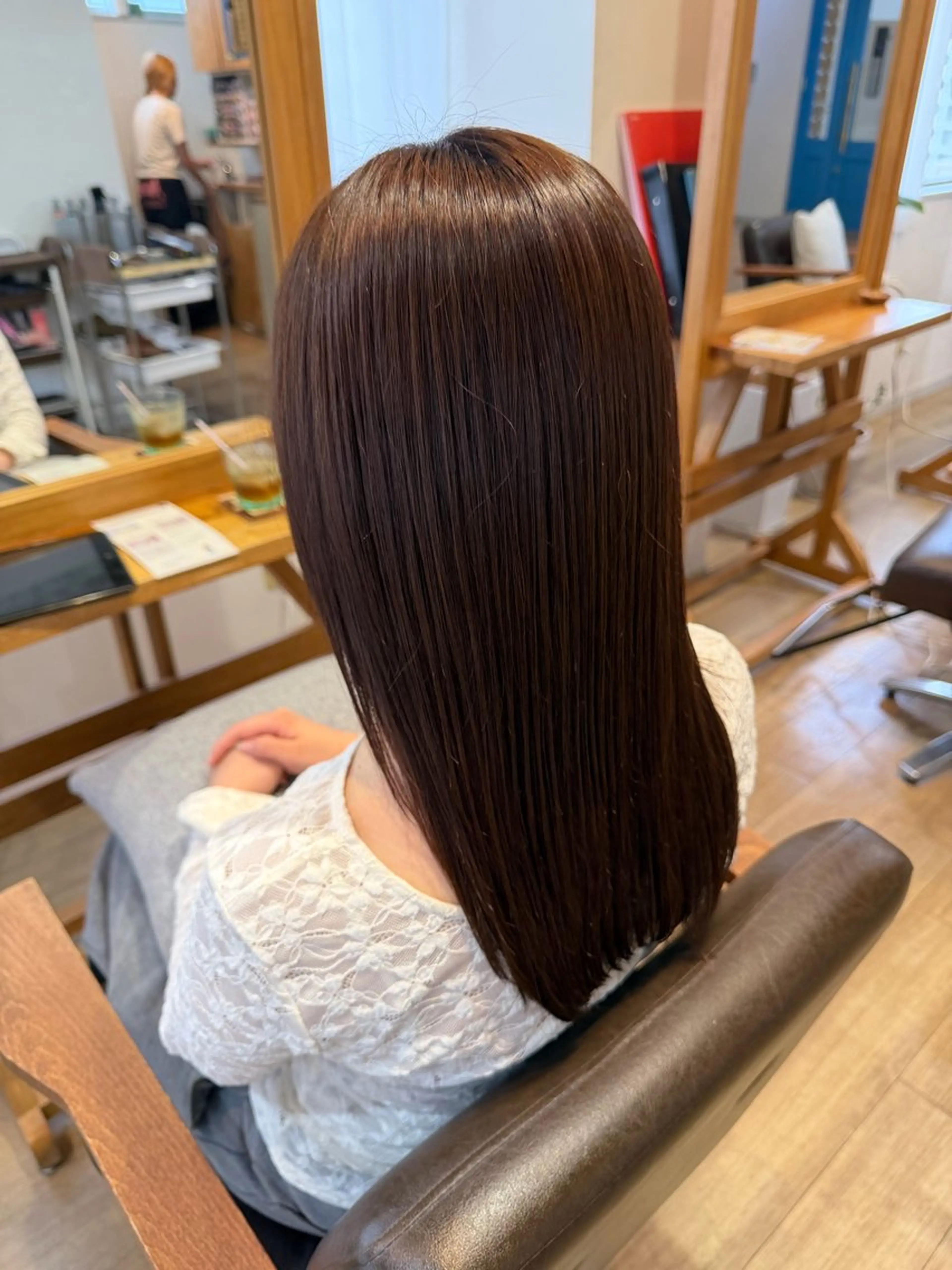 セミロング トリートメント RENA｜透明感 カラー×癒しスパのヘアスタイル