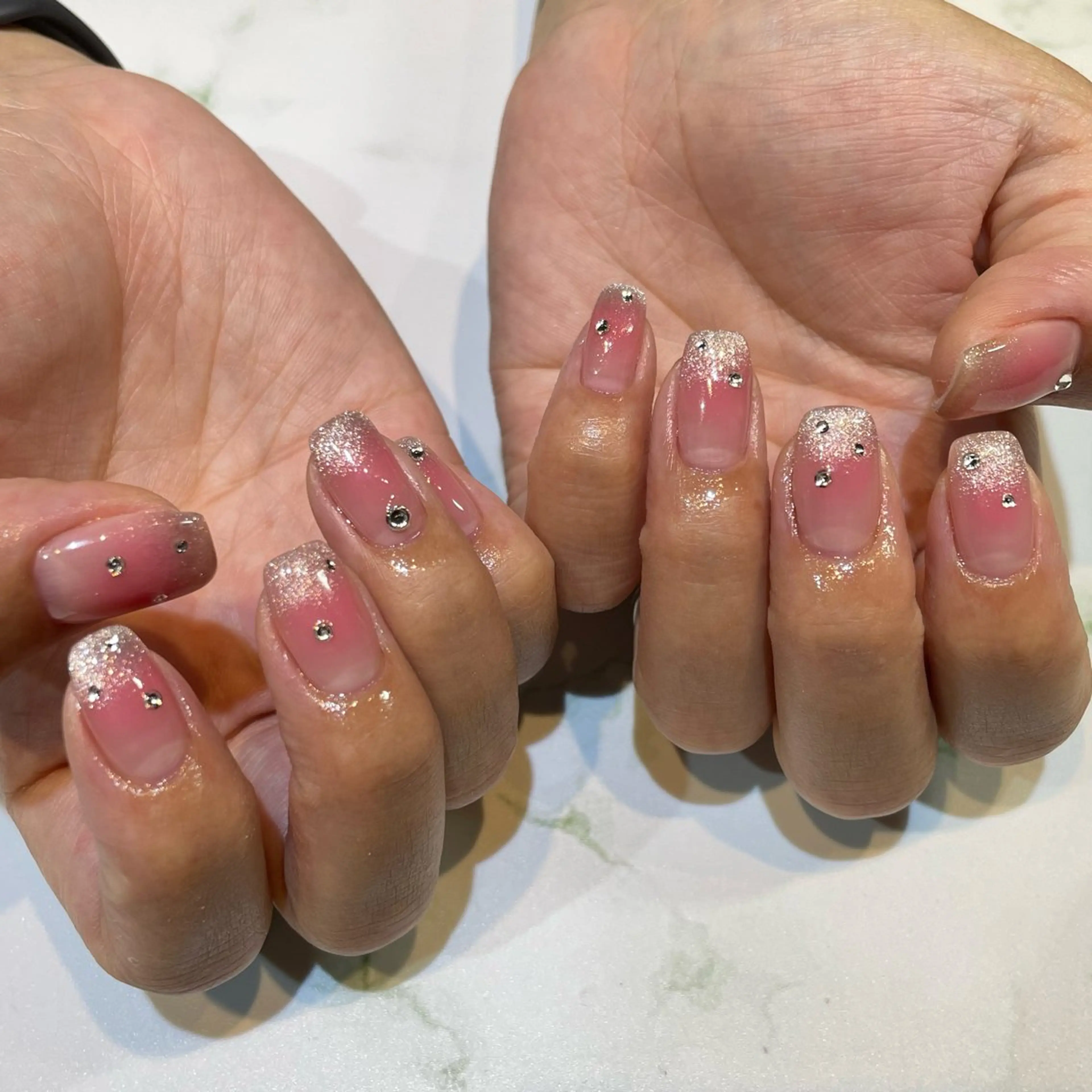 ネイル チークネイル ハンドネイル 糀屋 彩奈のネイルデザイン