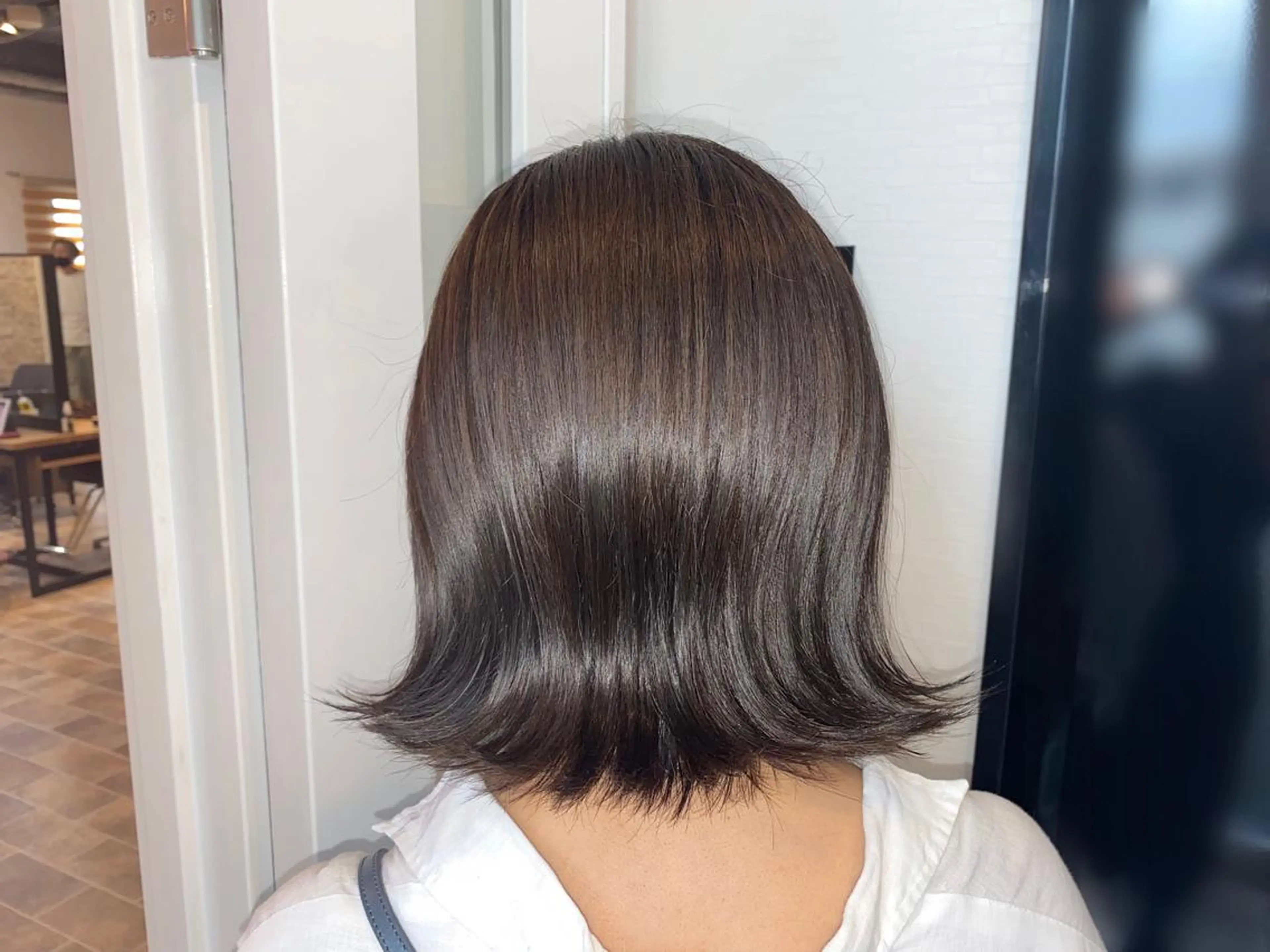 ミディアム カット ヘアカラー トリートメント ＳＨＩ ＺＵのヘアスタイル