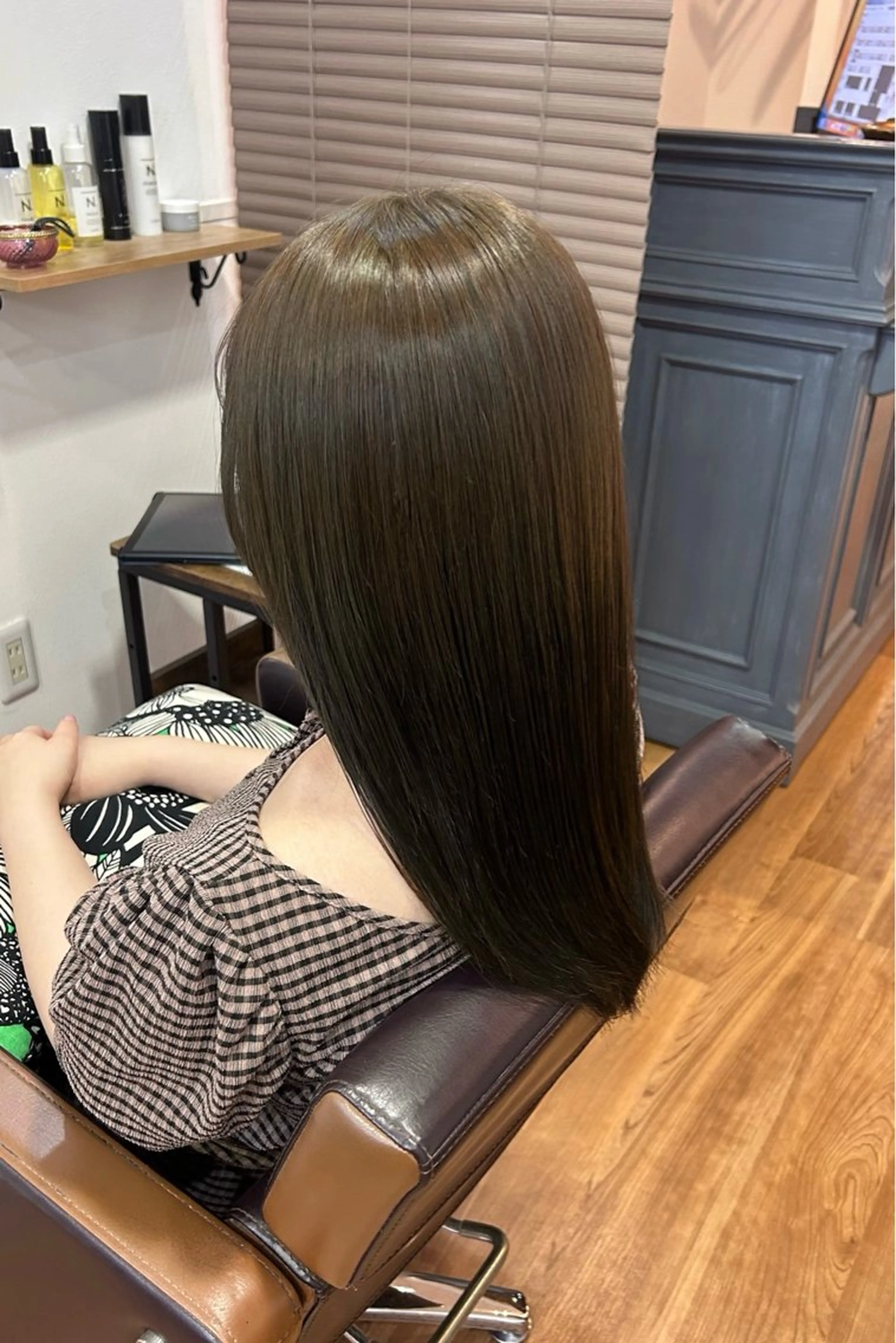 セミロング カラー 原田 歩実のヘアスタイル