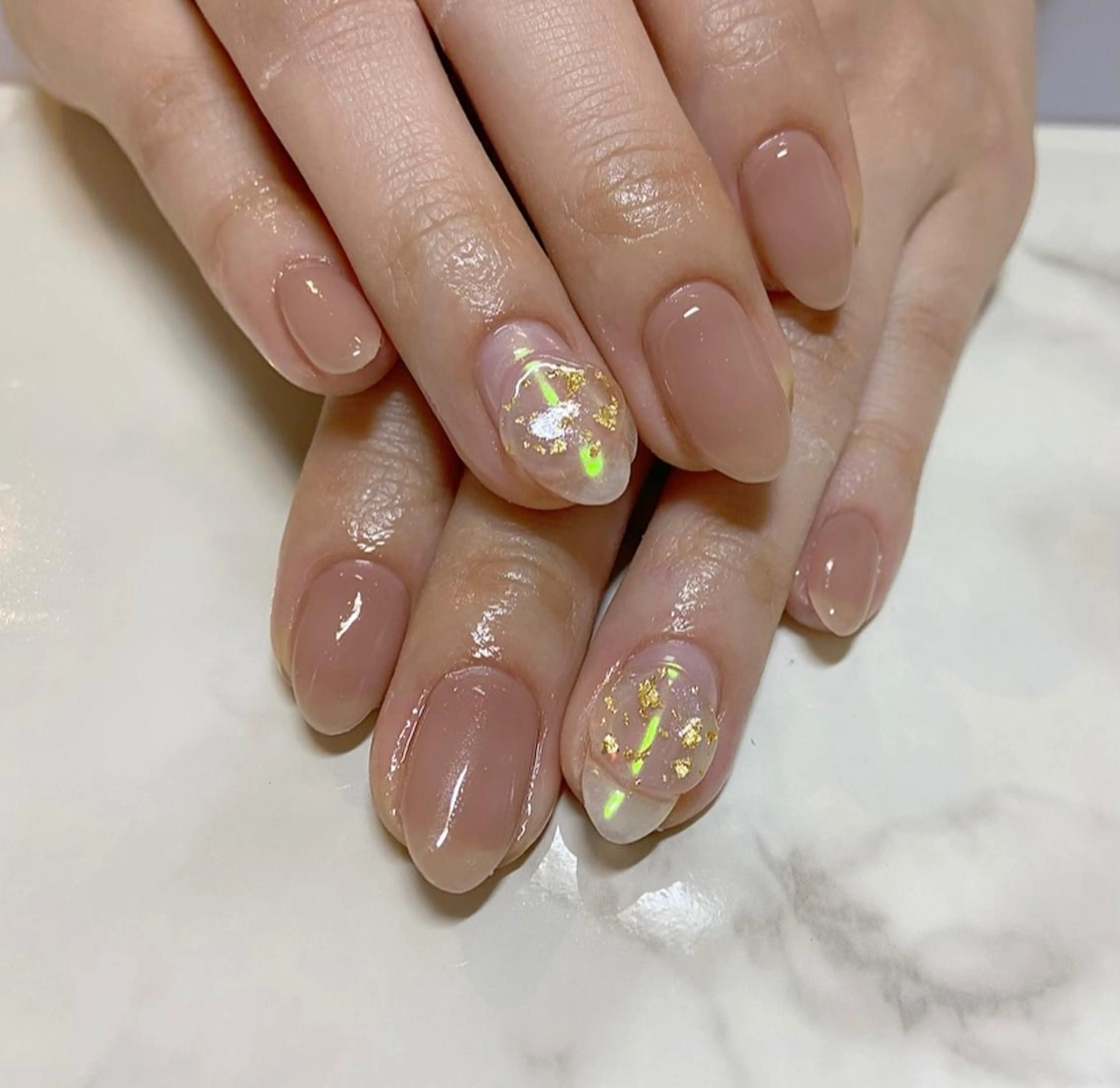 ネイル オーロラネイル 赤色 🧸熊谷 かほ🧸のネイルデザイン