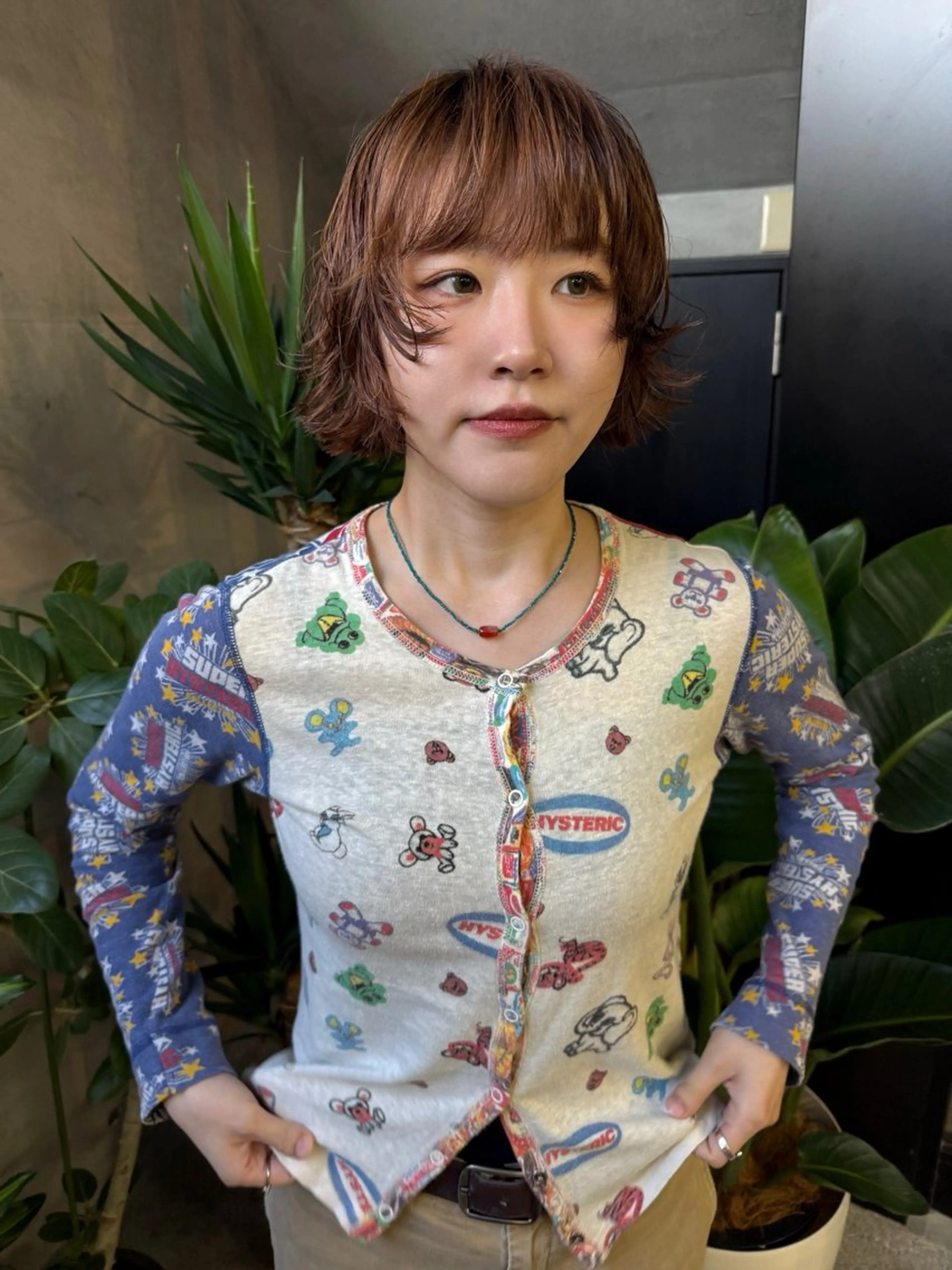 ショート ラベンダーブラウン ボブ 顔まわりレイヤー ハッシュカット かきあげバング カット パーマ レイヤーカット\ウル フ　chinatsuのヘアスタイル