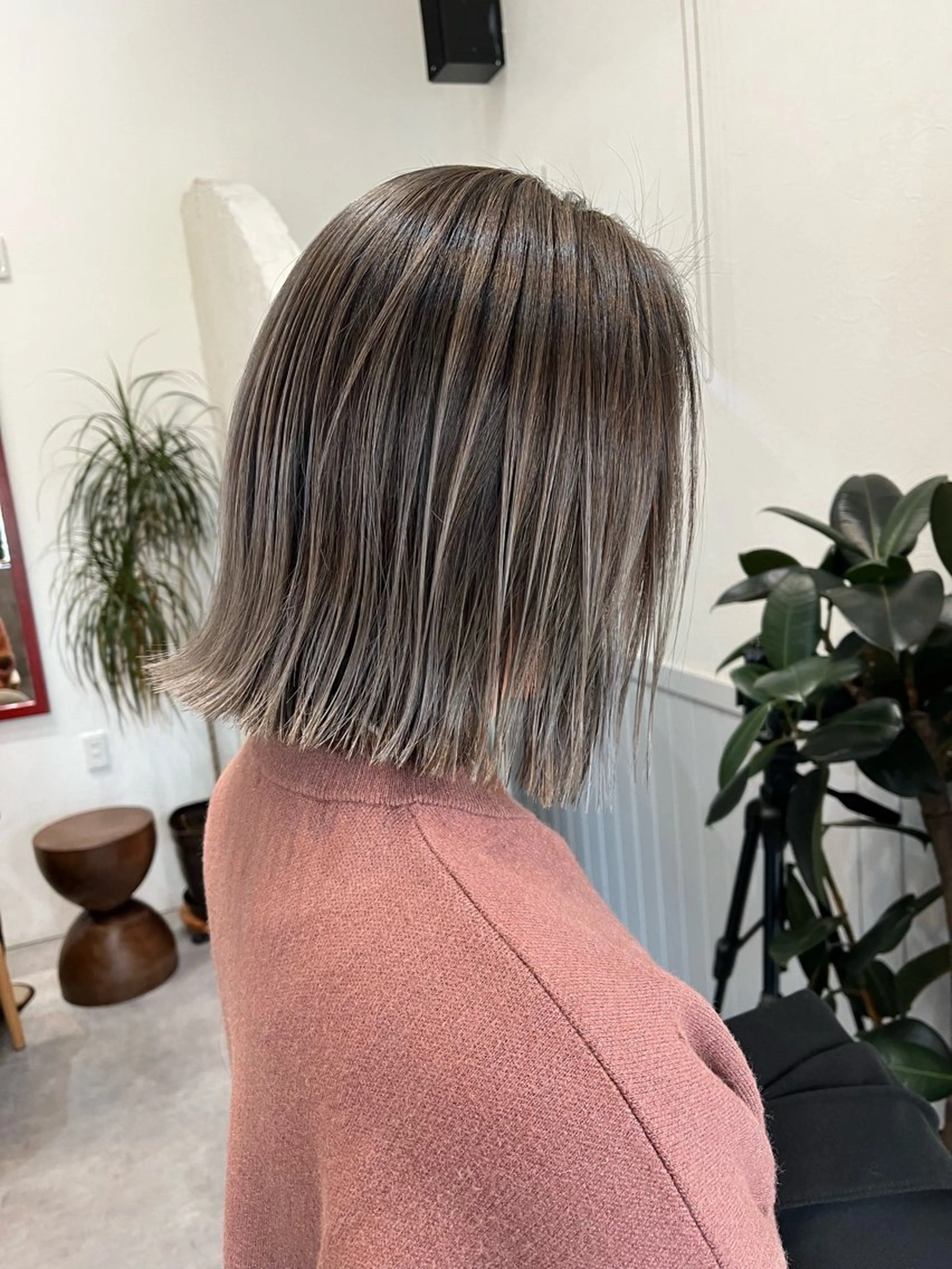 ミディアム ボブ/レイヤー/ ショートcovo代表のヘアスタイル