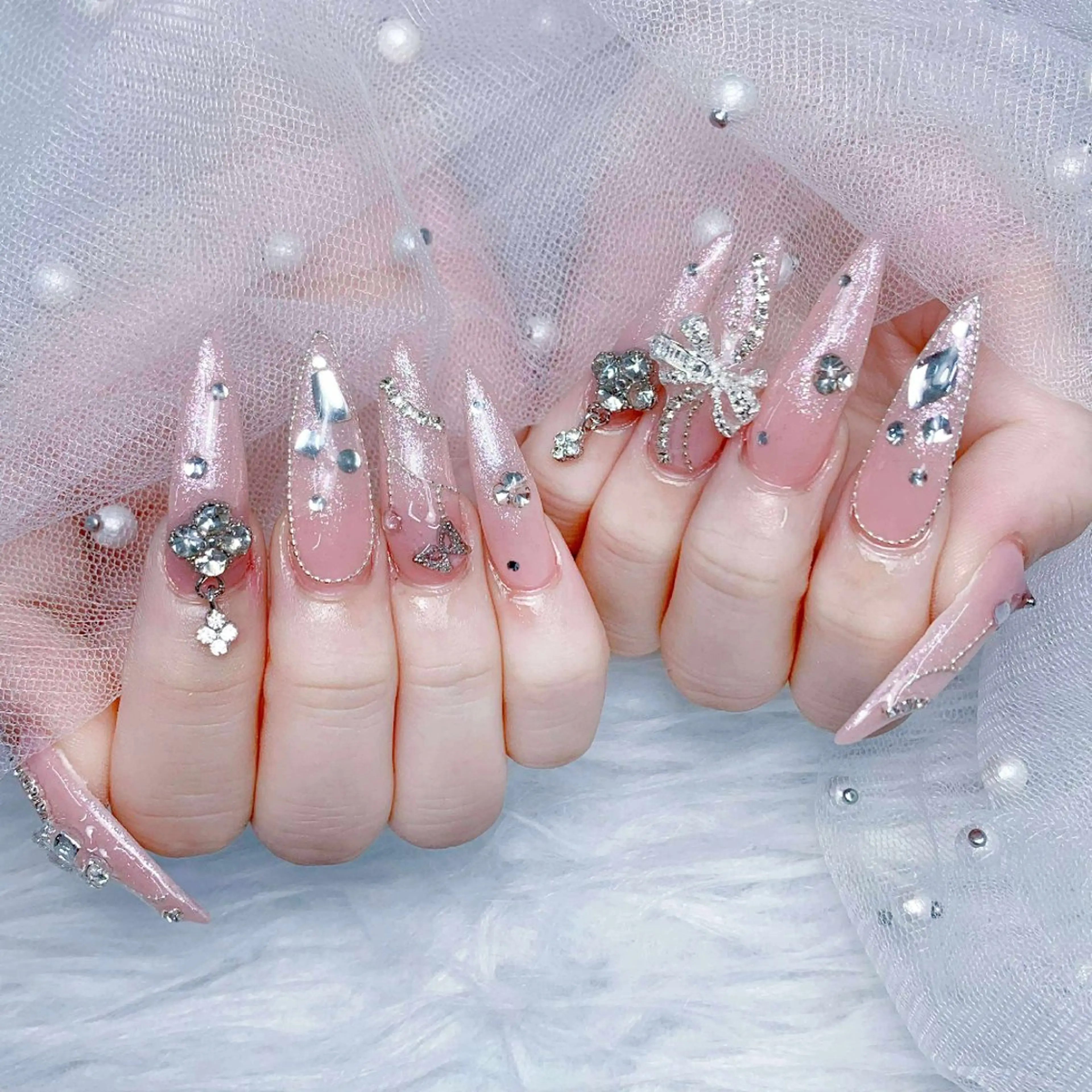 ハンドネイル 当店人気メニュー❣️チップ長さ出しワンカラー❣️パーツし放題❣️の写真