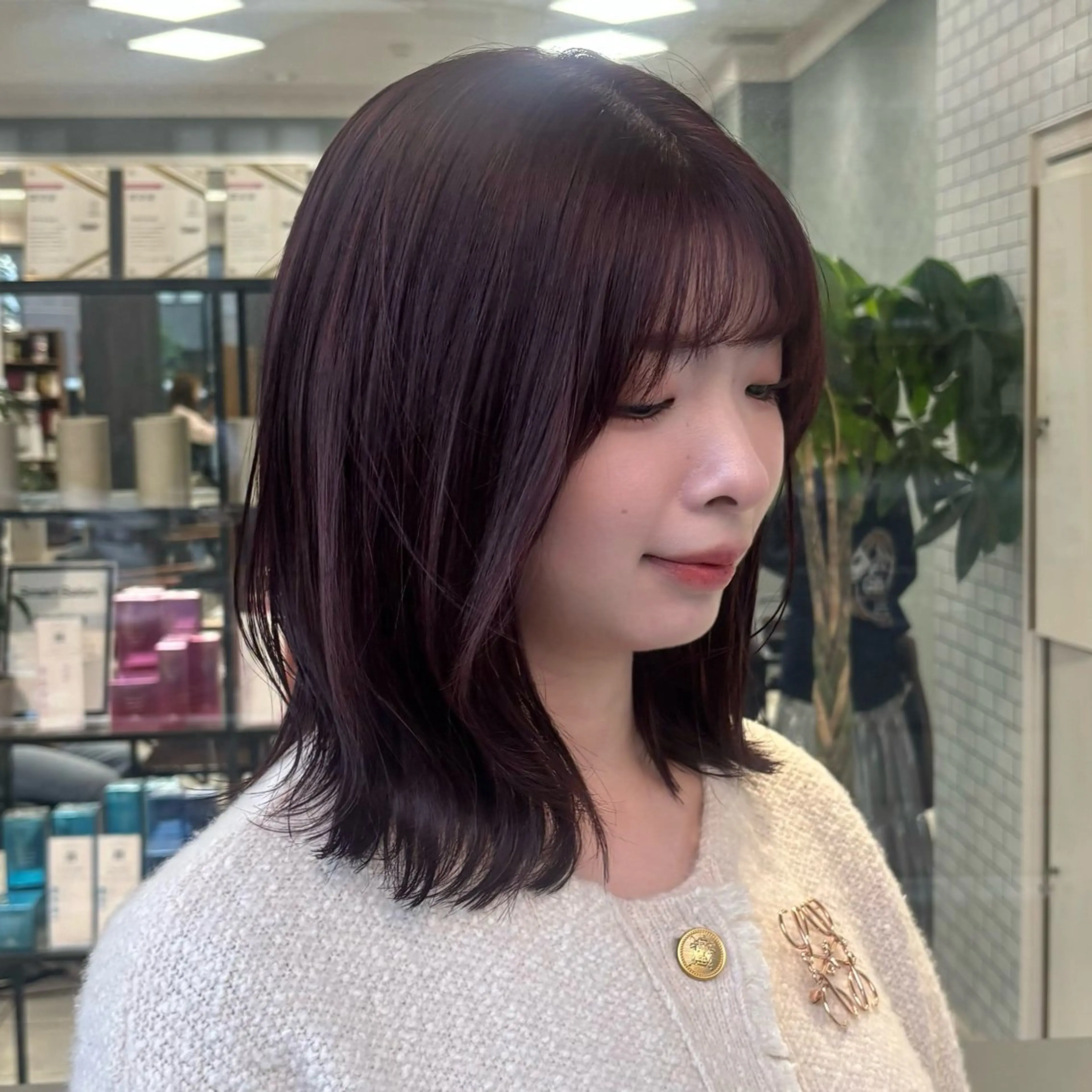 ミディアム ピンクラベンダー くびれヘア 顔周りカット レイヤーカット ヘアカラー トリートメント 垢抜けヘア/ レイヤー/暖色/麻咲のヘアスタイル