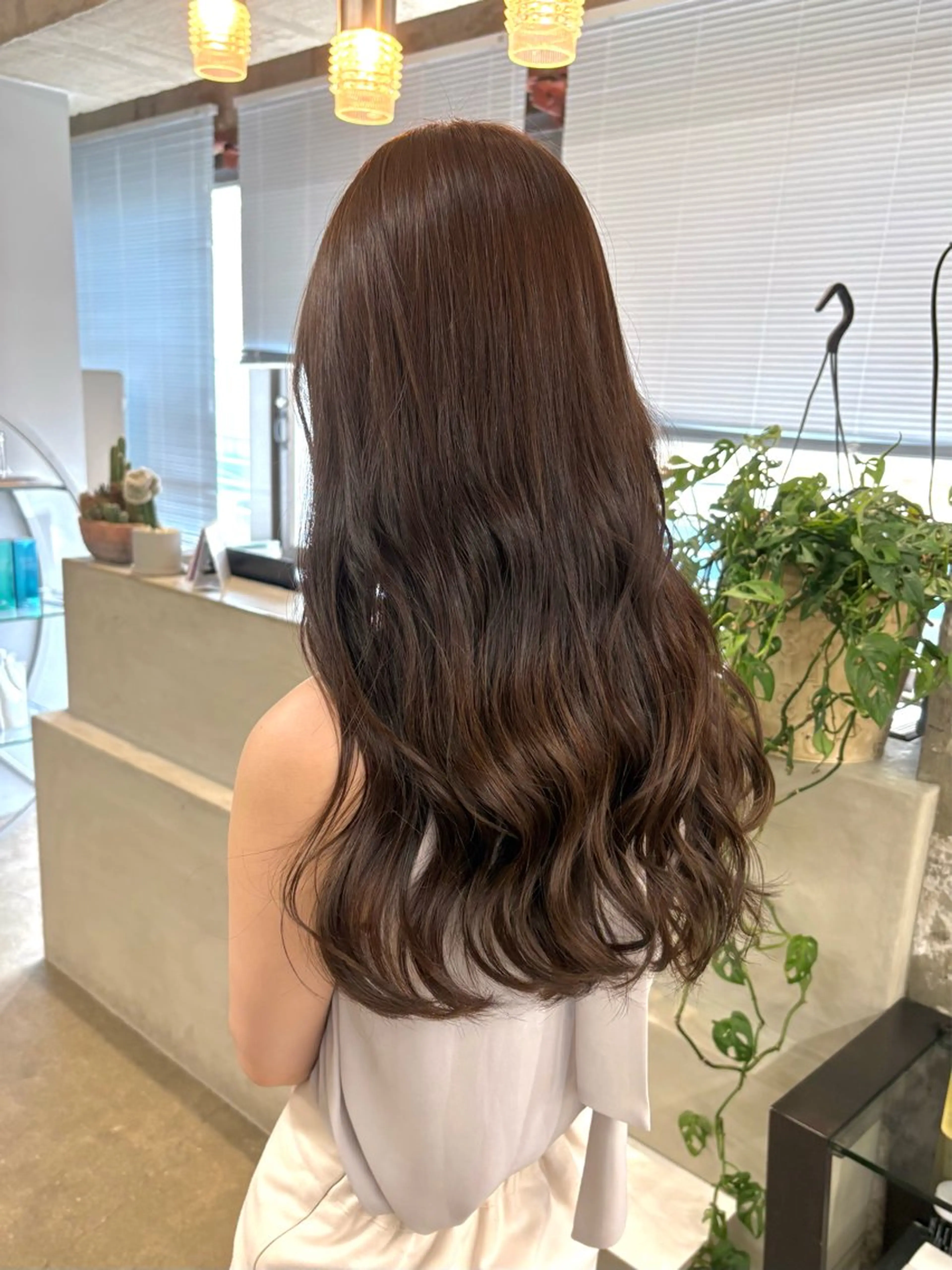 ロング ニシタニ コハルのヘアスタイル