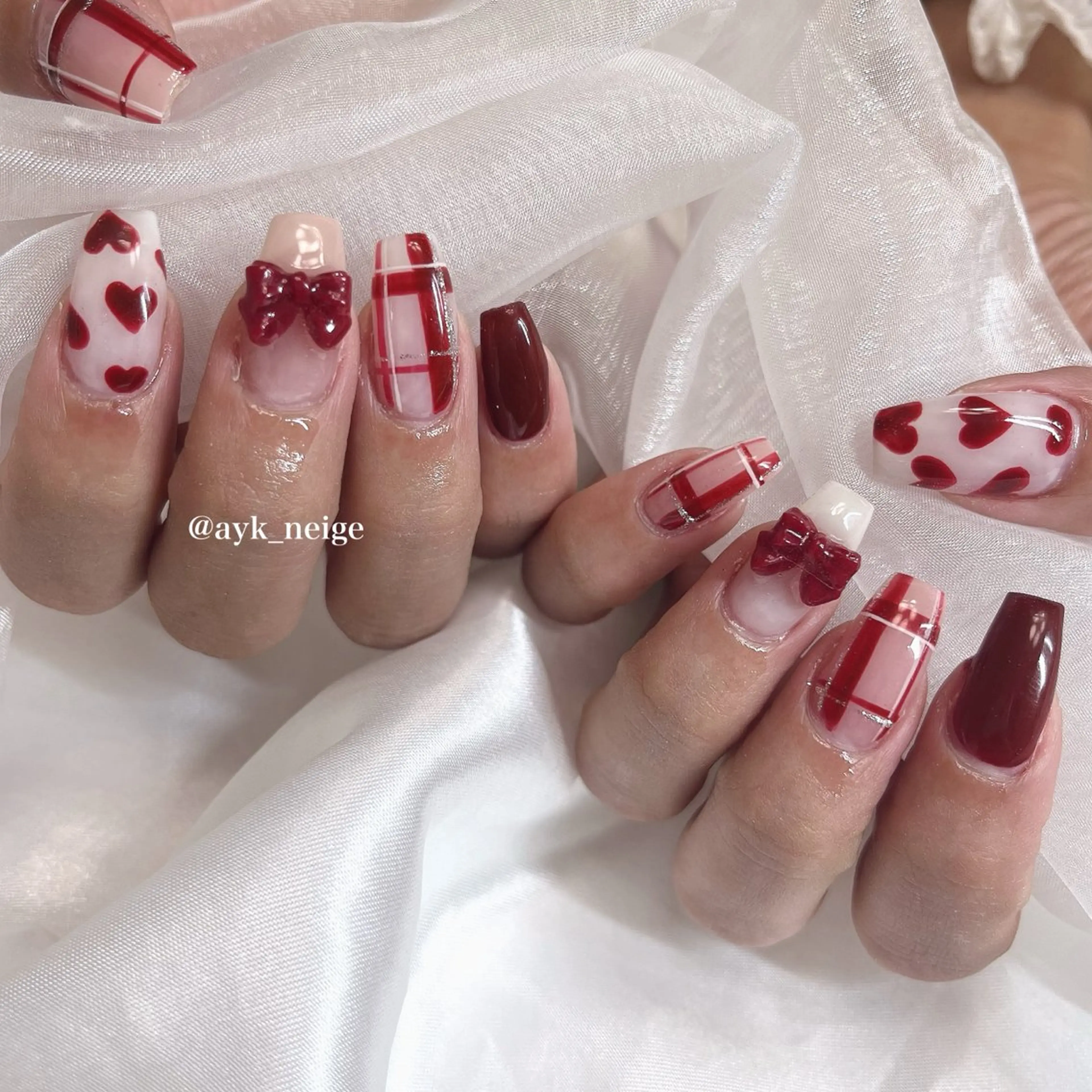 ネイル フットネイル キラキラネイル 韓国ネイル リボン シンプルネイル n'eige nail所属・大谷 綾香のネイルデザイン