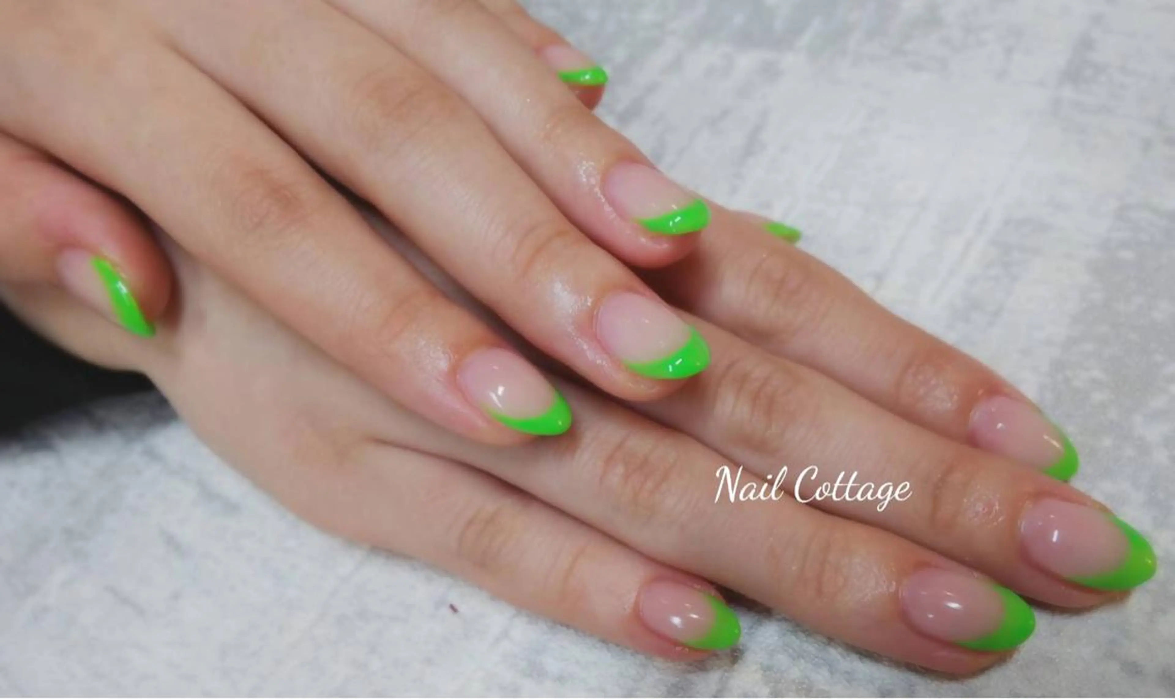 ネイル フレンチネイル グリーン ピンク Nail cottageのネイルデザイン