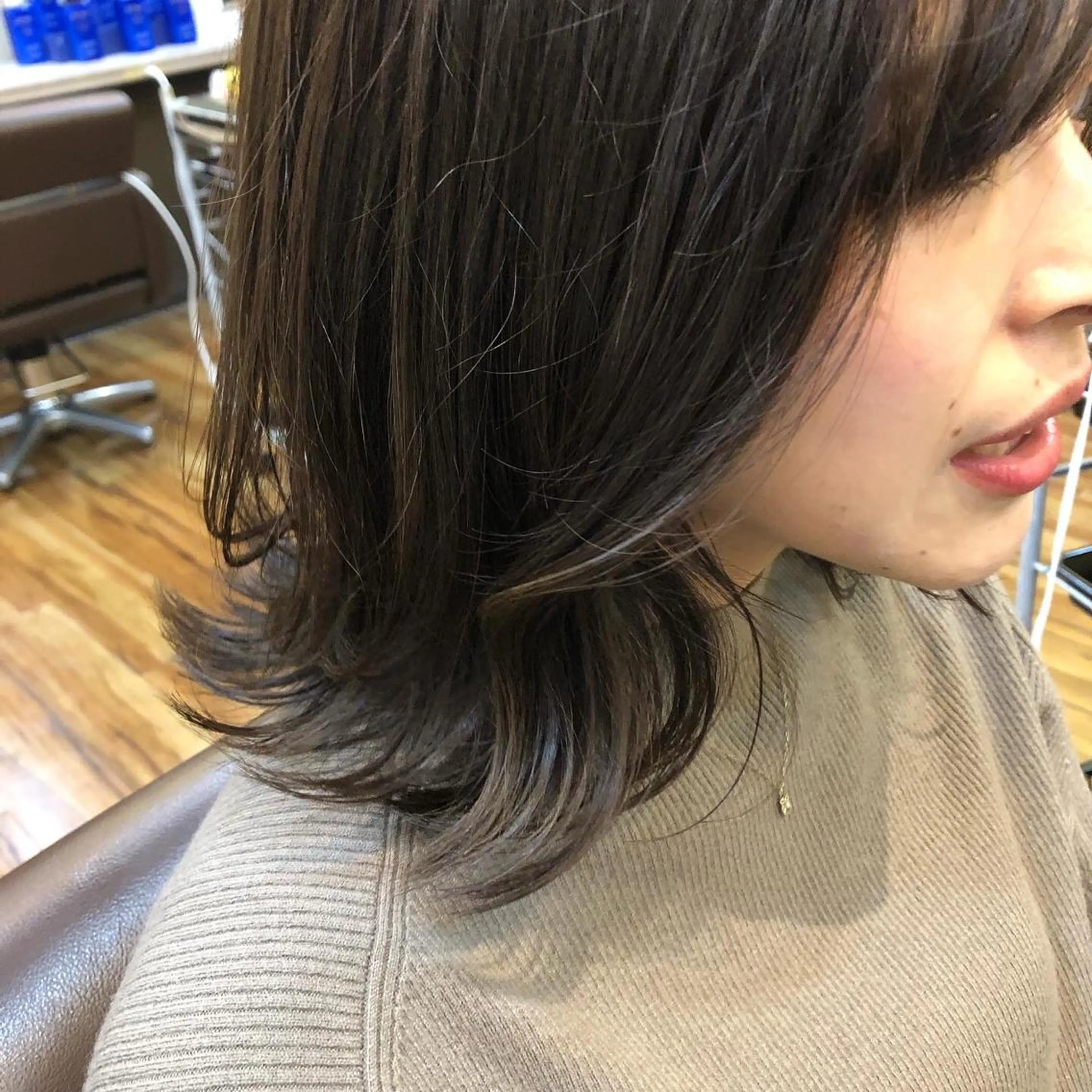 ミディアム Well's TAIGAのヘアスタイル