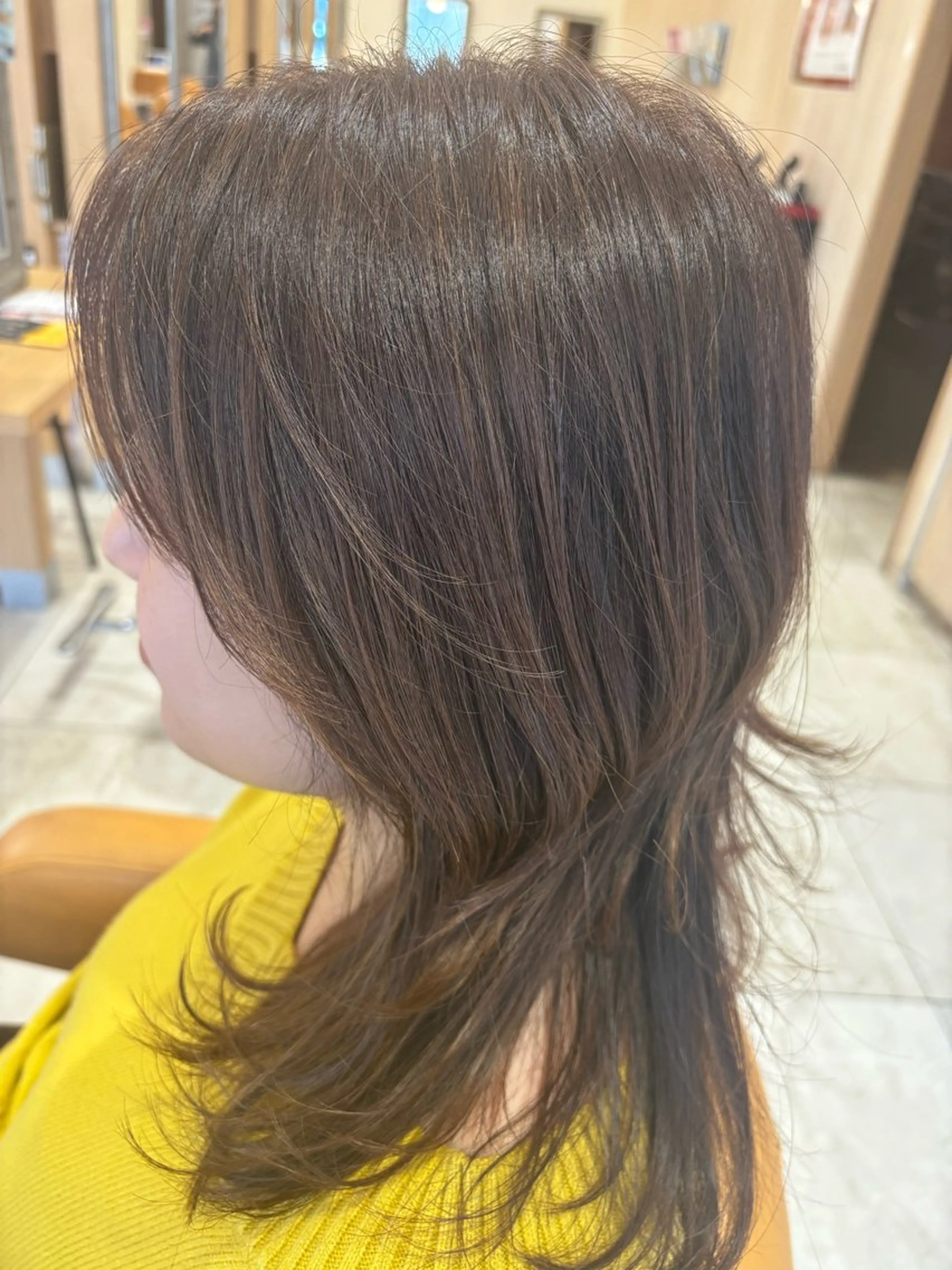 セミロング カラー 川西 由貴のヘアスタイル