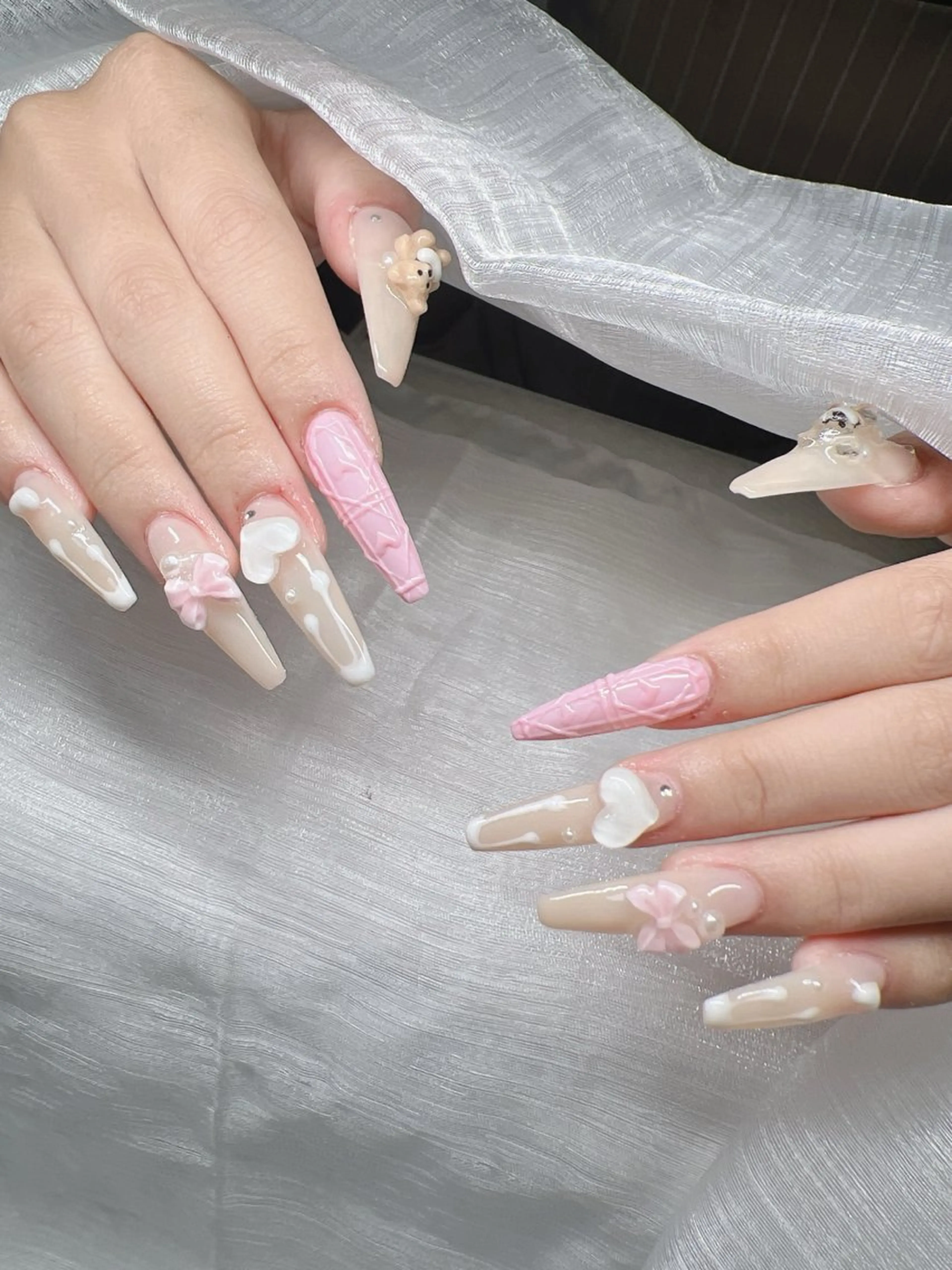 ネイル 長さ出し グラデーション 卒業式 キラキラネイル マグネットネイル ハンドネイル Lee Nailsのネイルデザイン