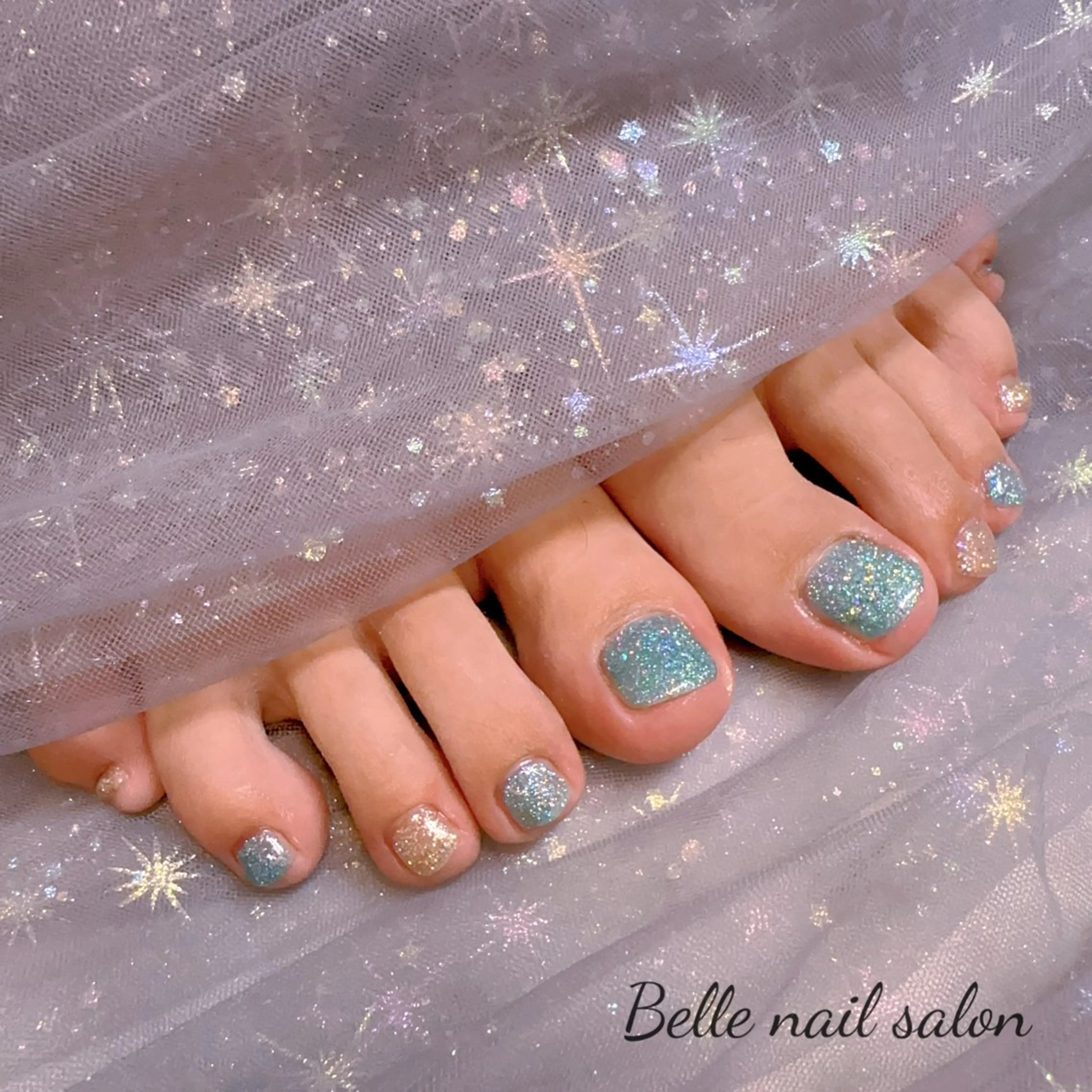 ネイル オーロラネイル フットネイル 韓国ネイル ラメ(グリッター) ラメグラデーション フットネイル Belle nail salon 新小岩のネイルデザイン