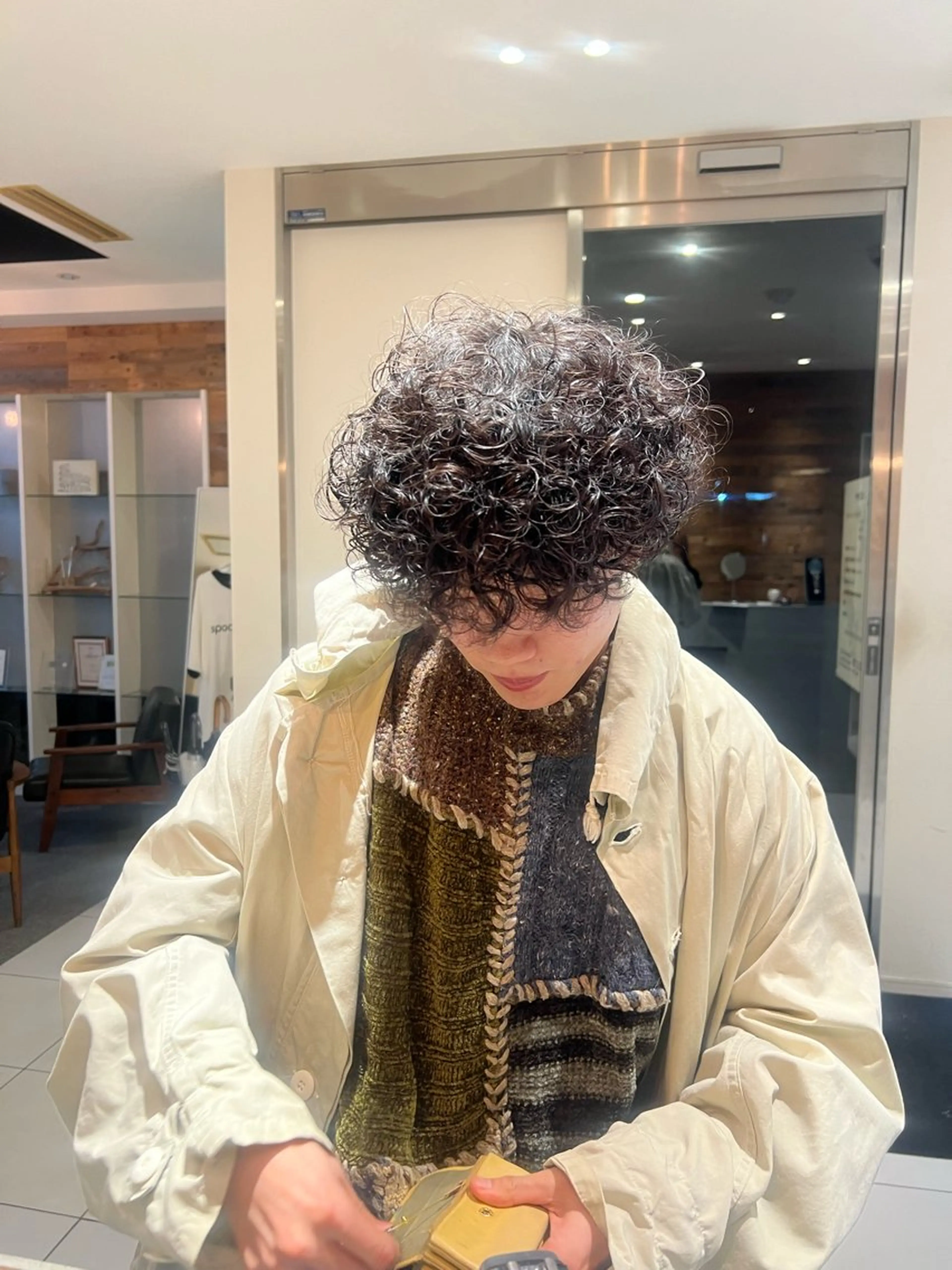 【今いちばん人気！】 カット＋波巻きパーマ  【重く見せない透け感】 カット＋透明感カラーの写真