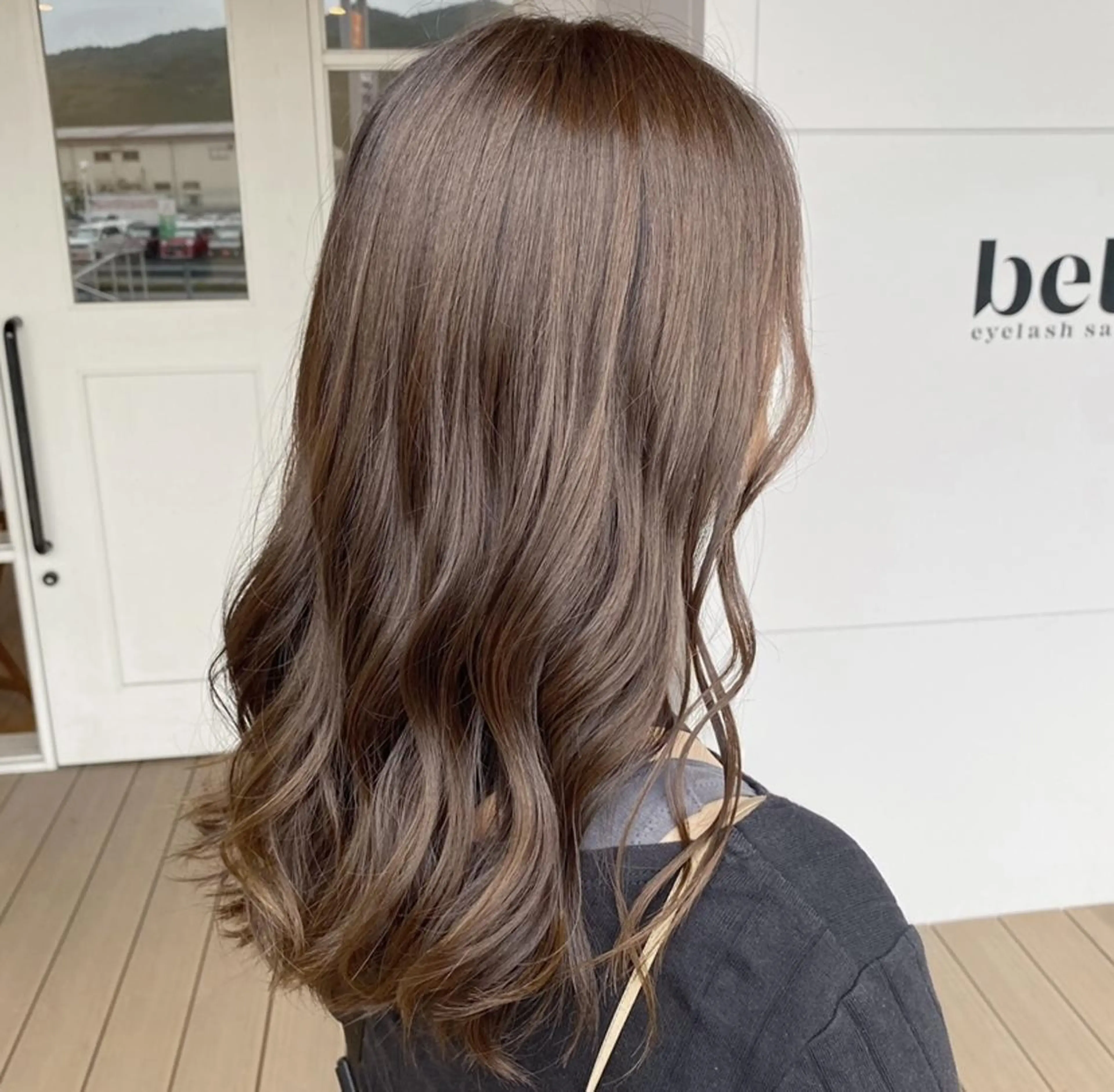 ロング カラー アッシュ ベージュカラー 伊津 綾理彩のヘアスタイル