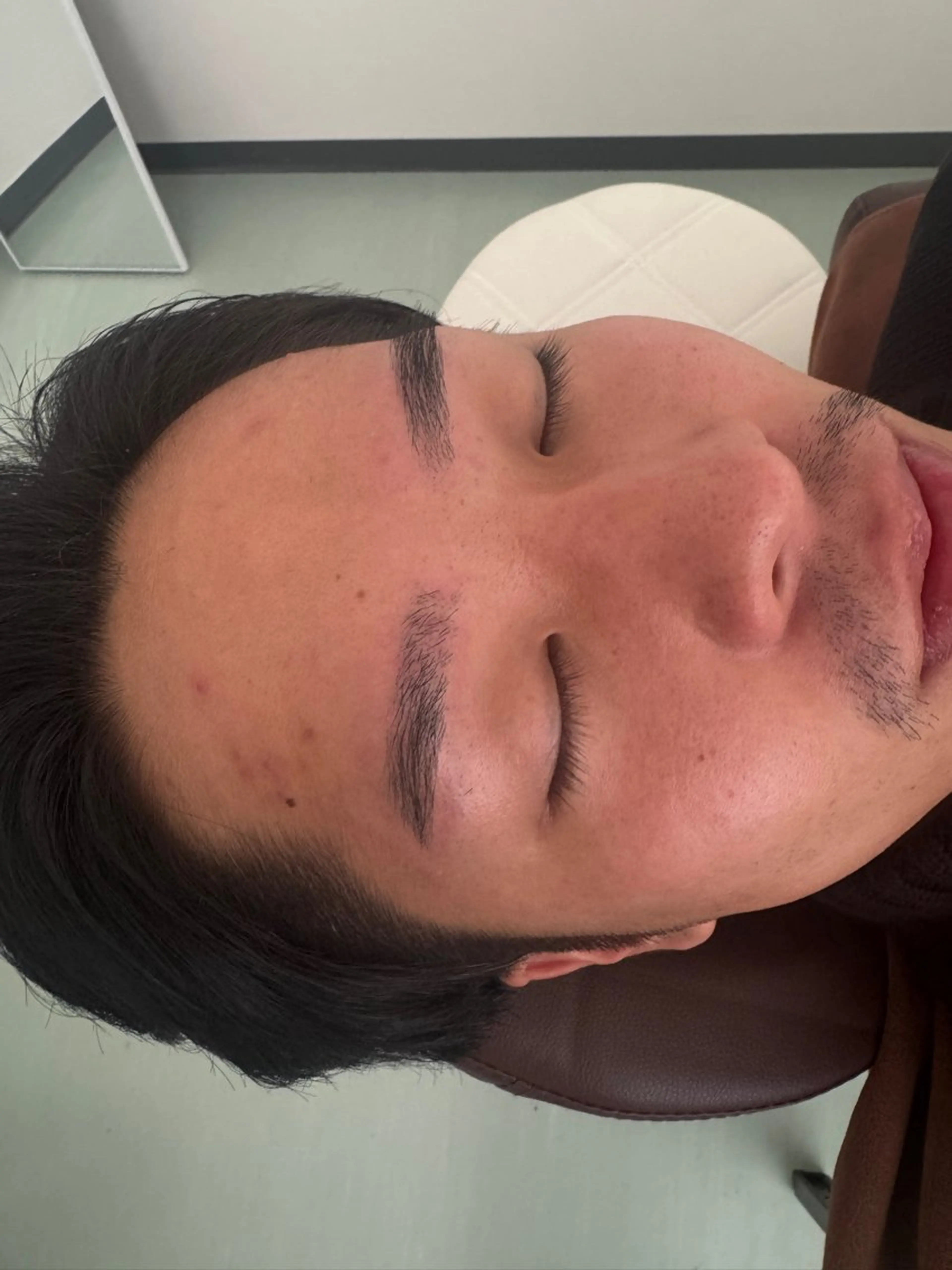 メンズ アイブロウ エルモサ所属・西八王子エルモサ メンズ専門眉毛の眉毛・アイブロウイメージ