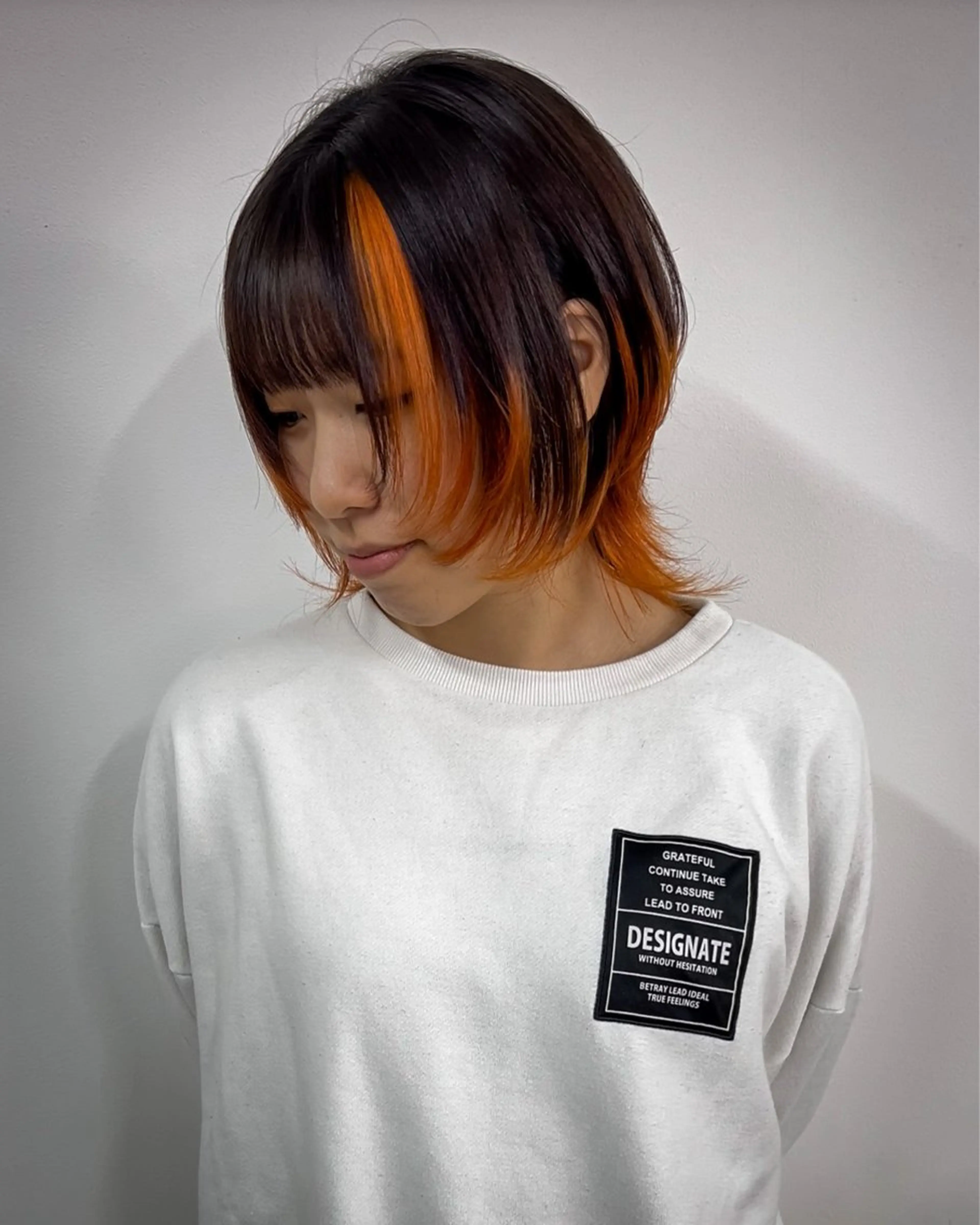 ミディアム カラー デザインカラー オレンジ レイヤーカット ウルフカット 🥇近藤 恭輔🥇 Recharme新保のヘアスタイル