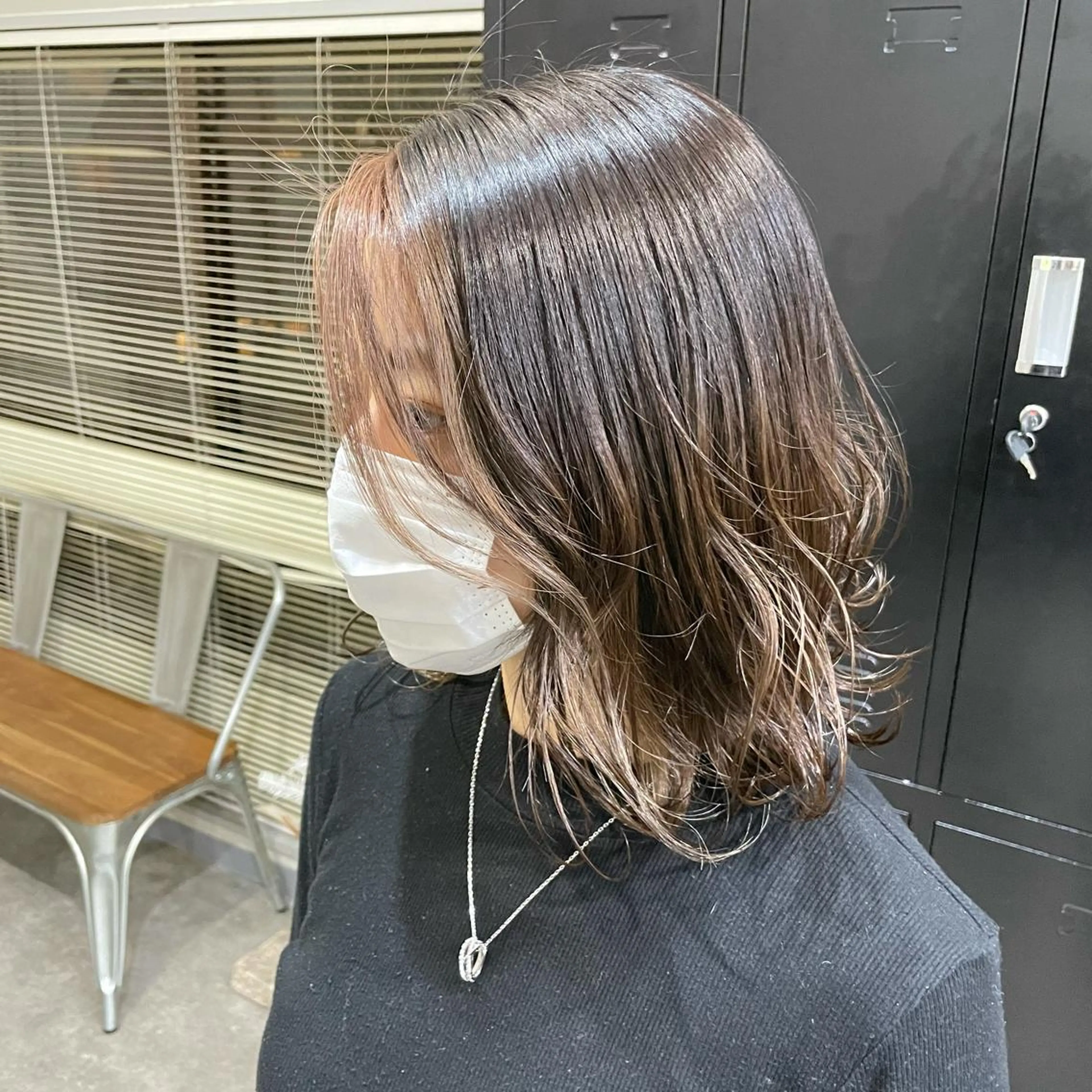 ミディアム カラー パーマ ヘアアレンジ メンズ キッズ ネイル マツエク・マツパ メンズブリーチ メンズハイライト メンズインナーカラー メンズ韓国風 ブリーチ 切りっぱなしヘアボブ ミディアムヘアRYOのヘアスタイル