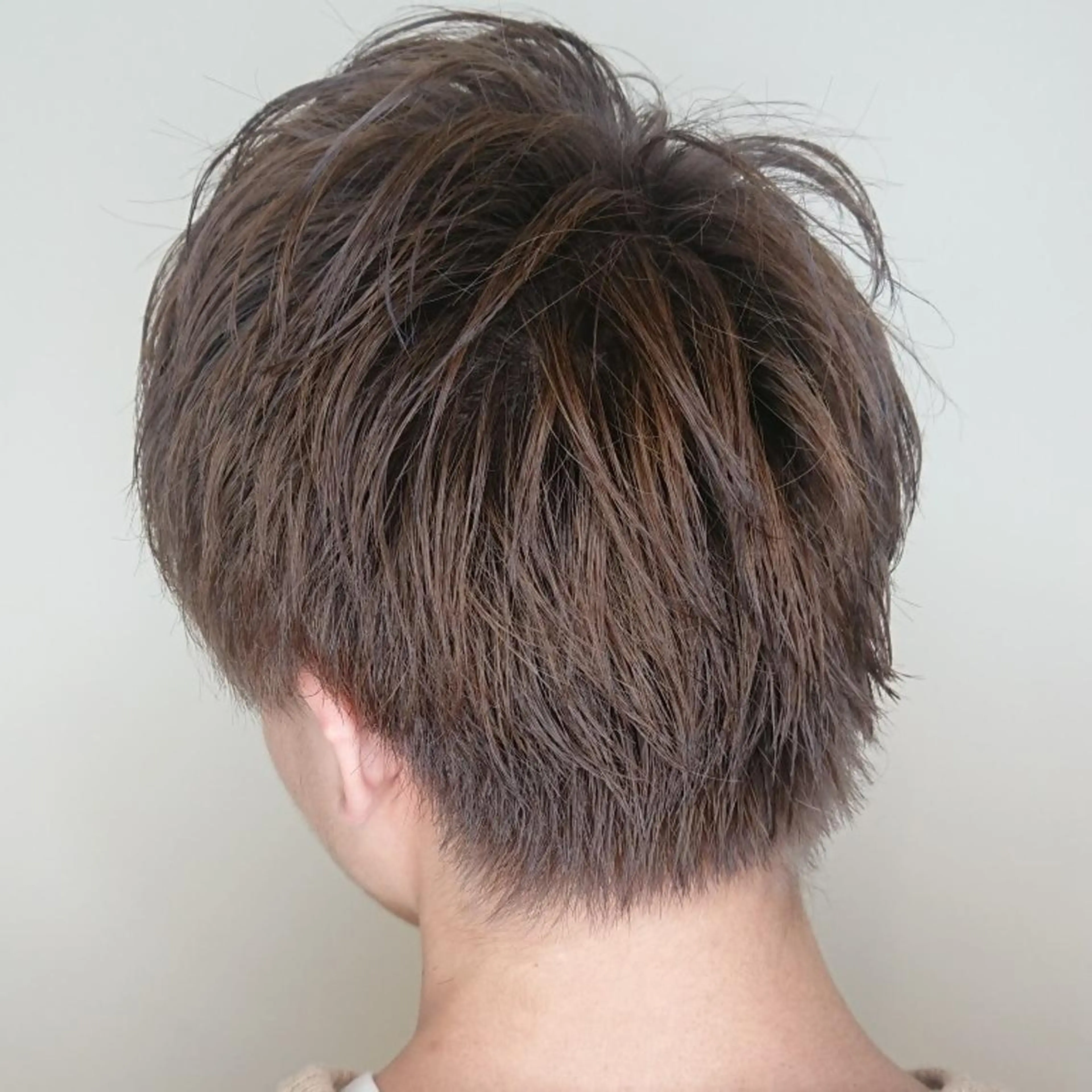 メンズ カット ヘアカラー ブリーチ/ヘアケア/ 艶髪/イギチハルのヘアスタイル