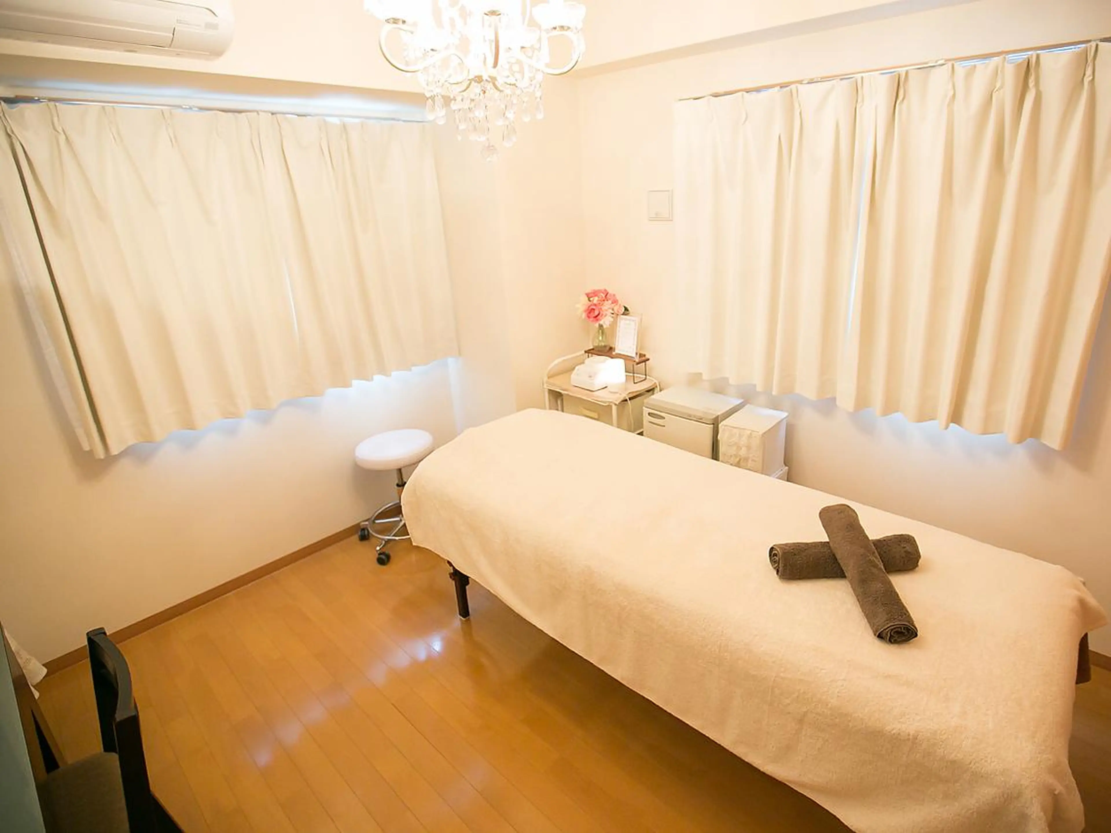 ショート マツエク・マツパ ニキビ跡専門サロン Ainaのエステ・リラクイメージ