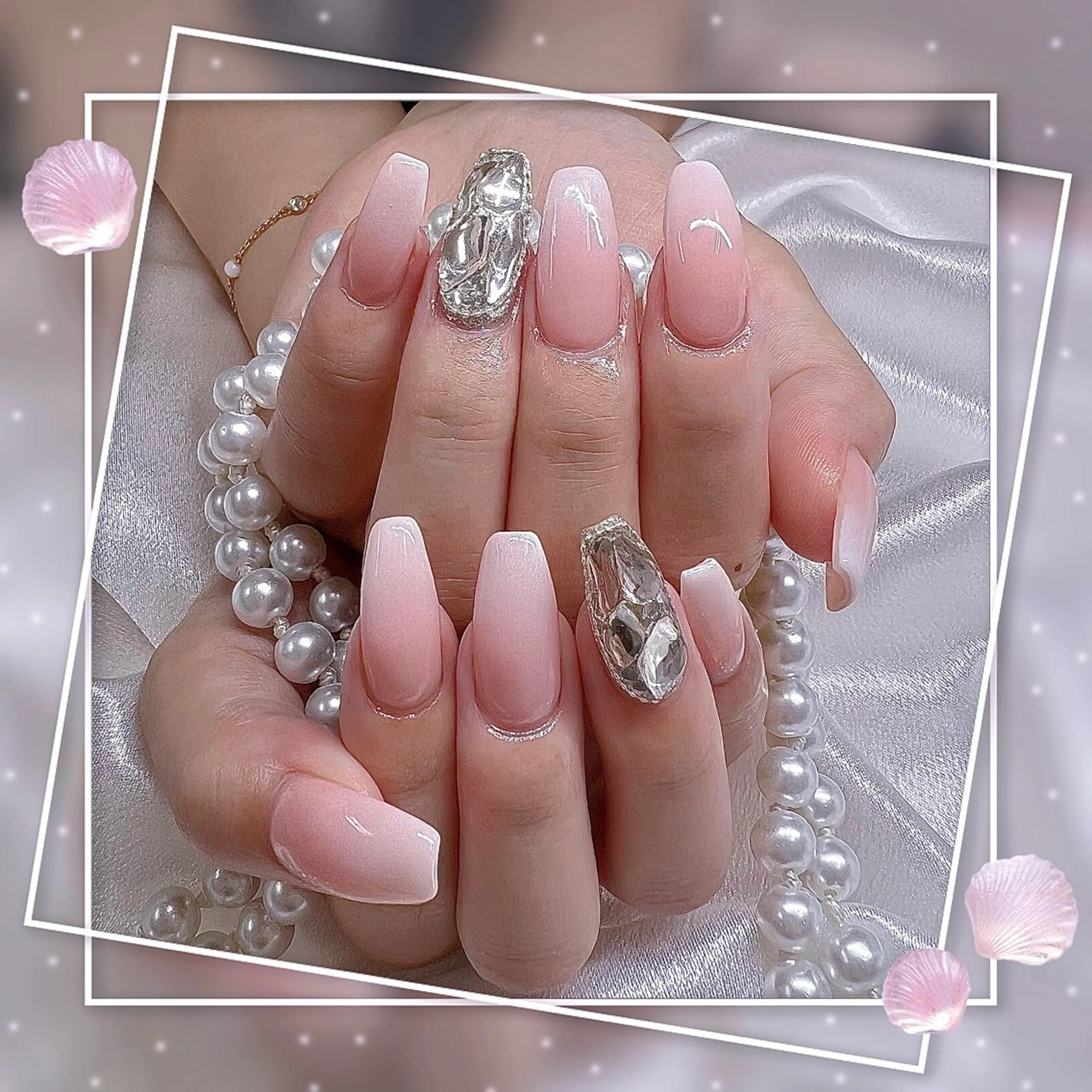 ネイル フレンチネイル グラデーション キラキラネイル 韓国ネイル マグネットネイル ハンドネイル Chill Nailsalonのネイルデザイン