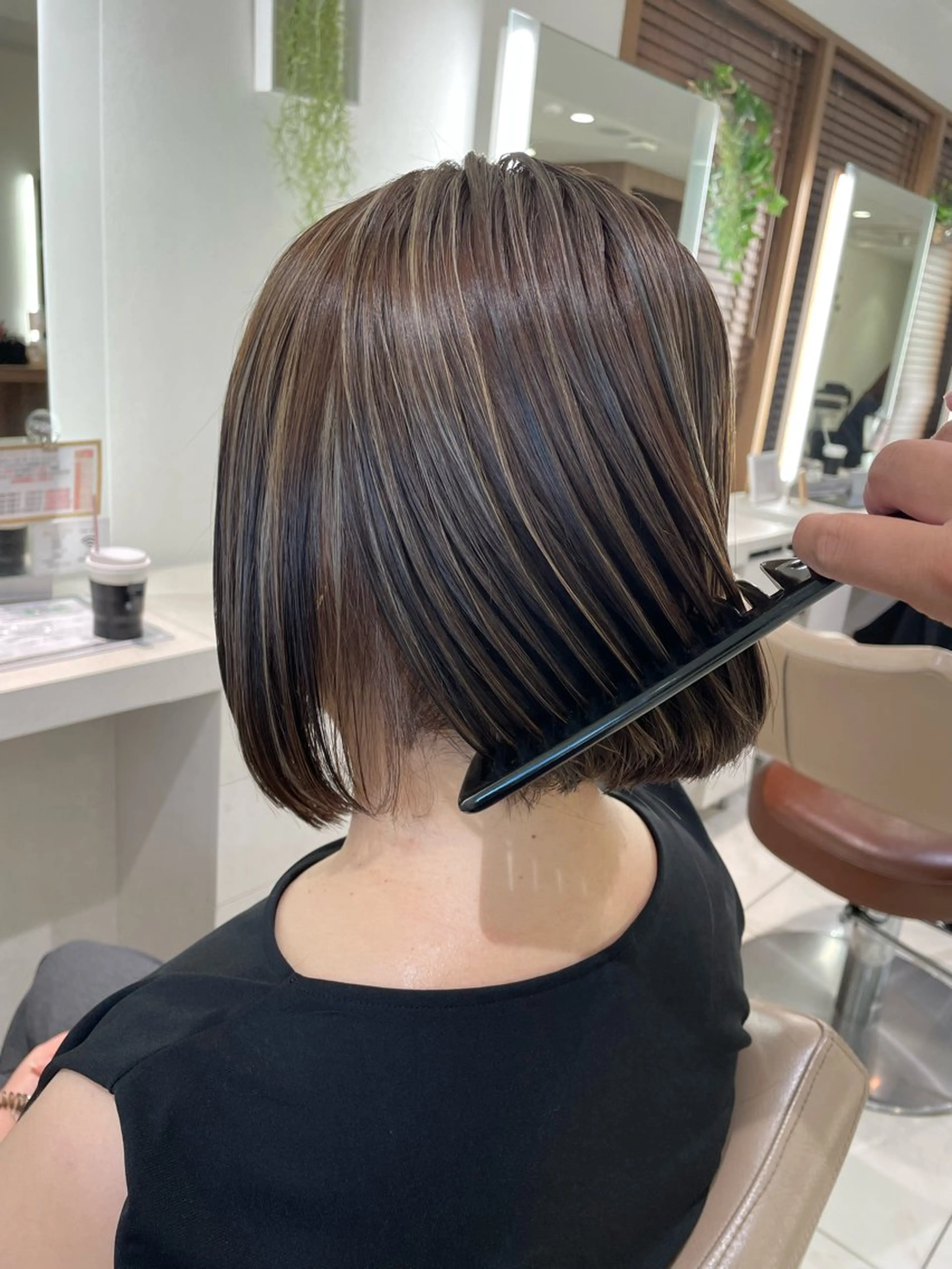 ショート カット ヘアカラー 清藤綾/脱白髪染め 白髪ぼかしハイライトのヘアスタイル