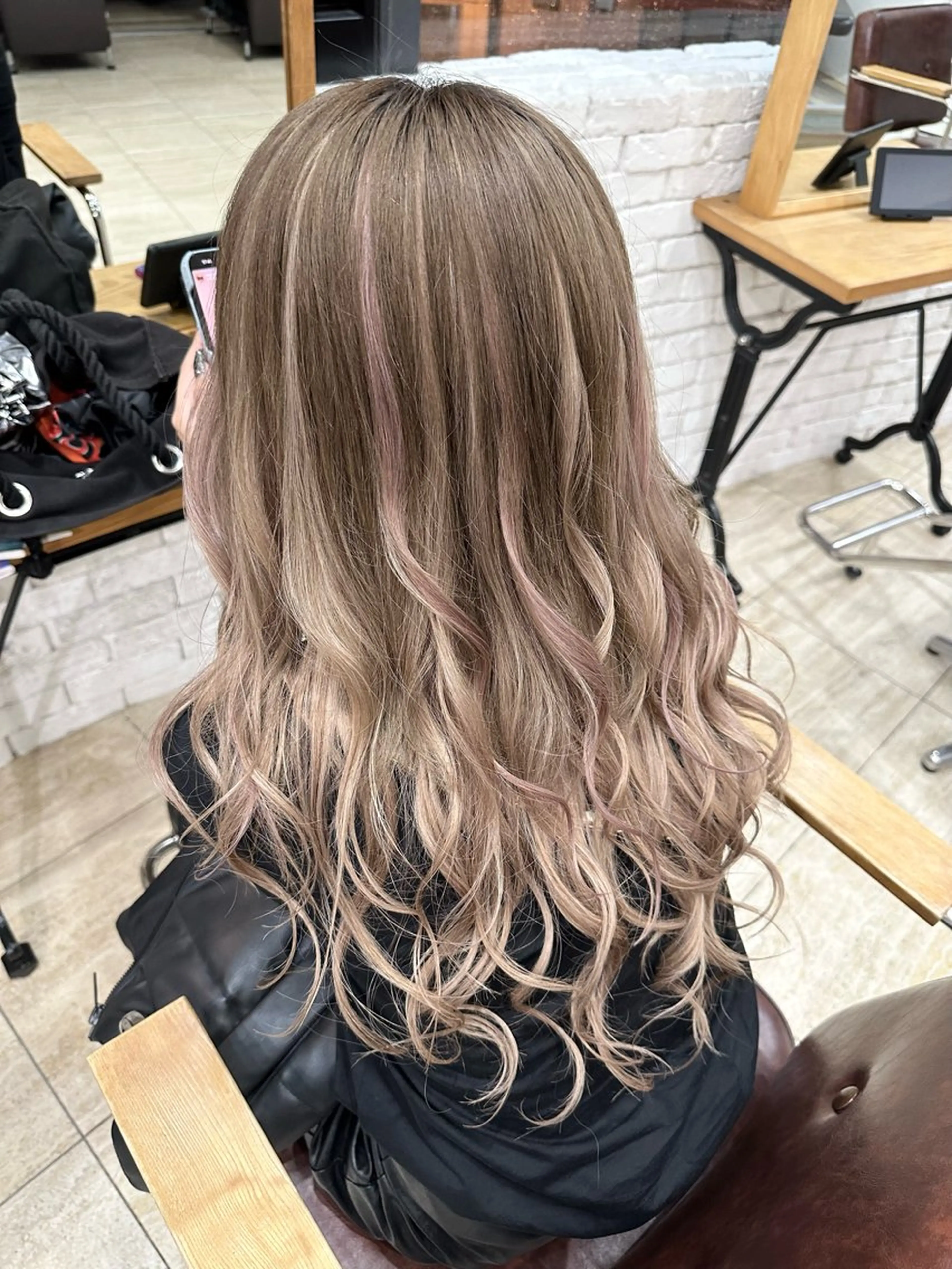 ロング カラー ヘアアレンジ シールエクステ エクステ ヘアカラー エクステ ROSEL末吉 海渡のヘアスタイル