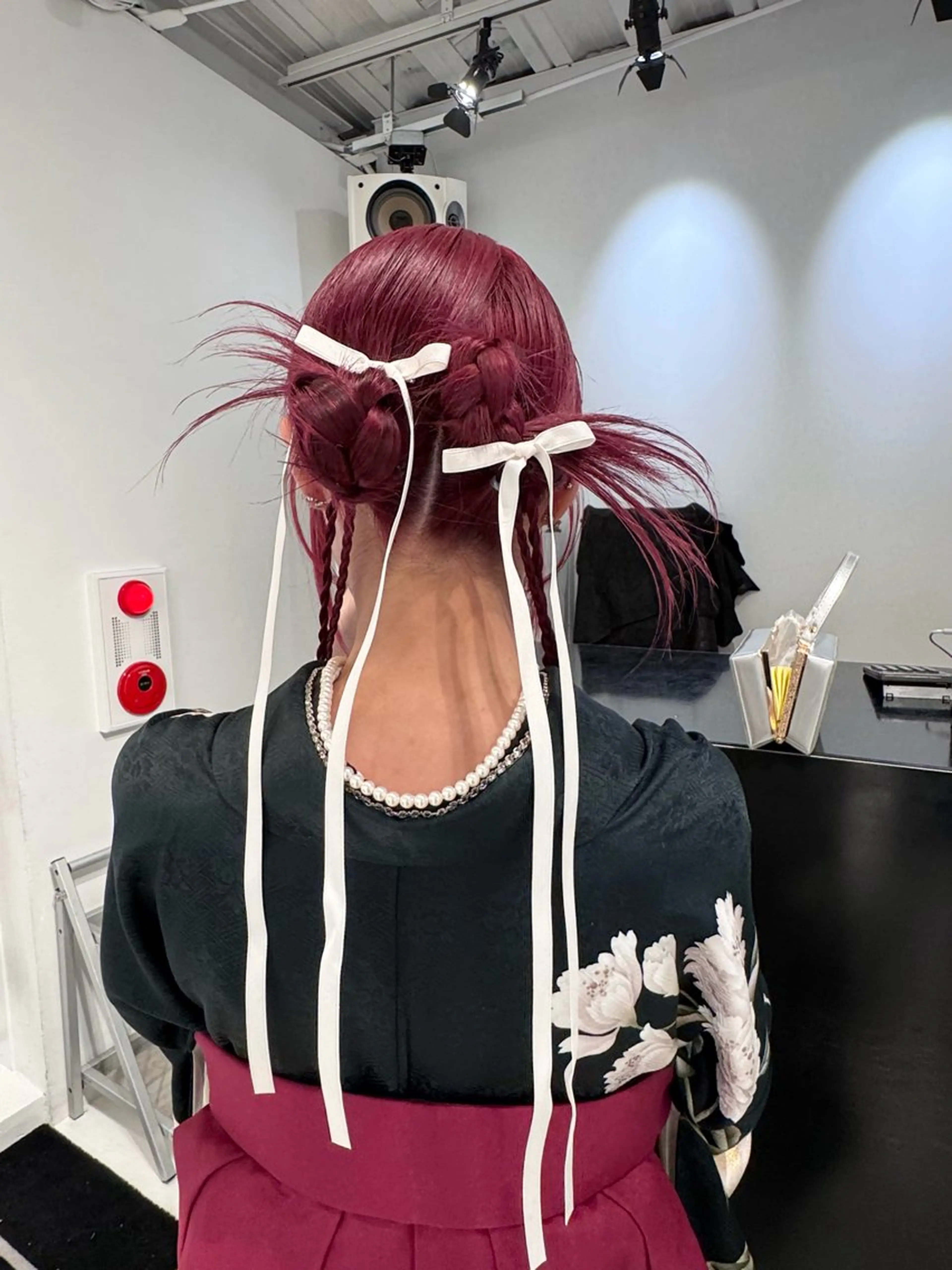 ロング カラー ヘアアレンジ 卒業式のヘアスタイル ヘアセット 艶ハイトーン/ヘア アレンジAYAKAのヘアスタイル