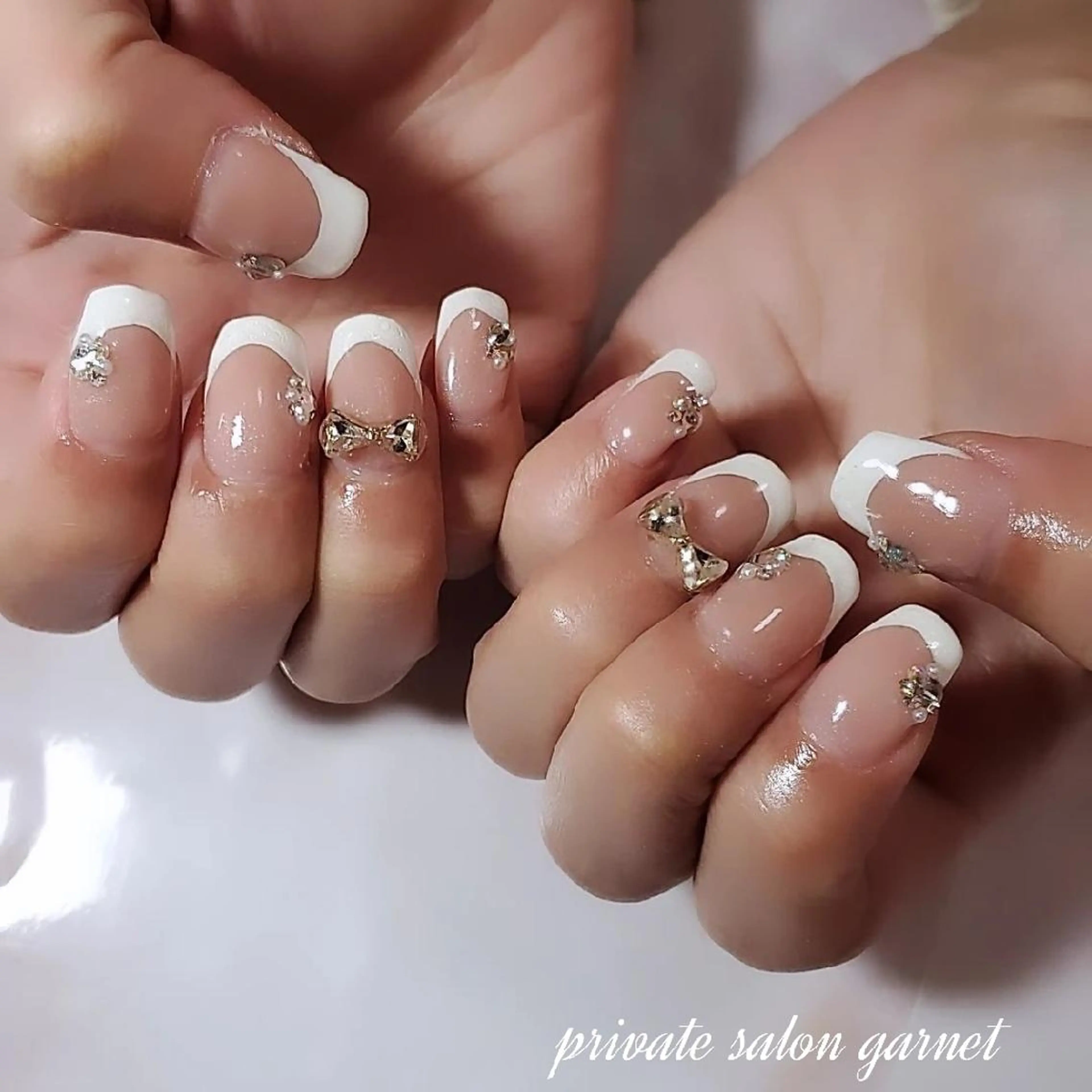 ネイル フレンチネイル ガーリー リボン ワンホンネイル Garnet nailのネイルデザイン