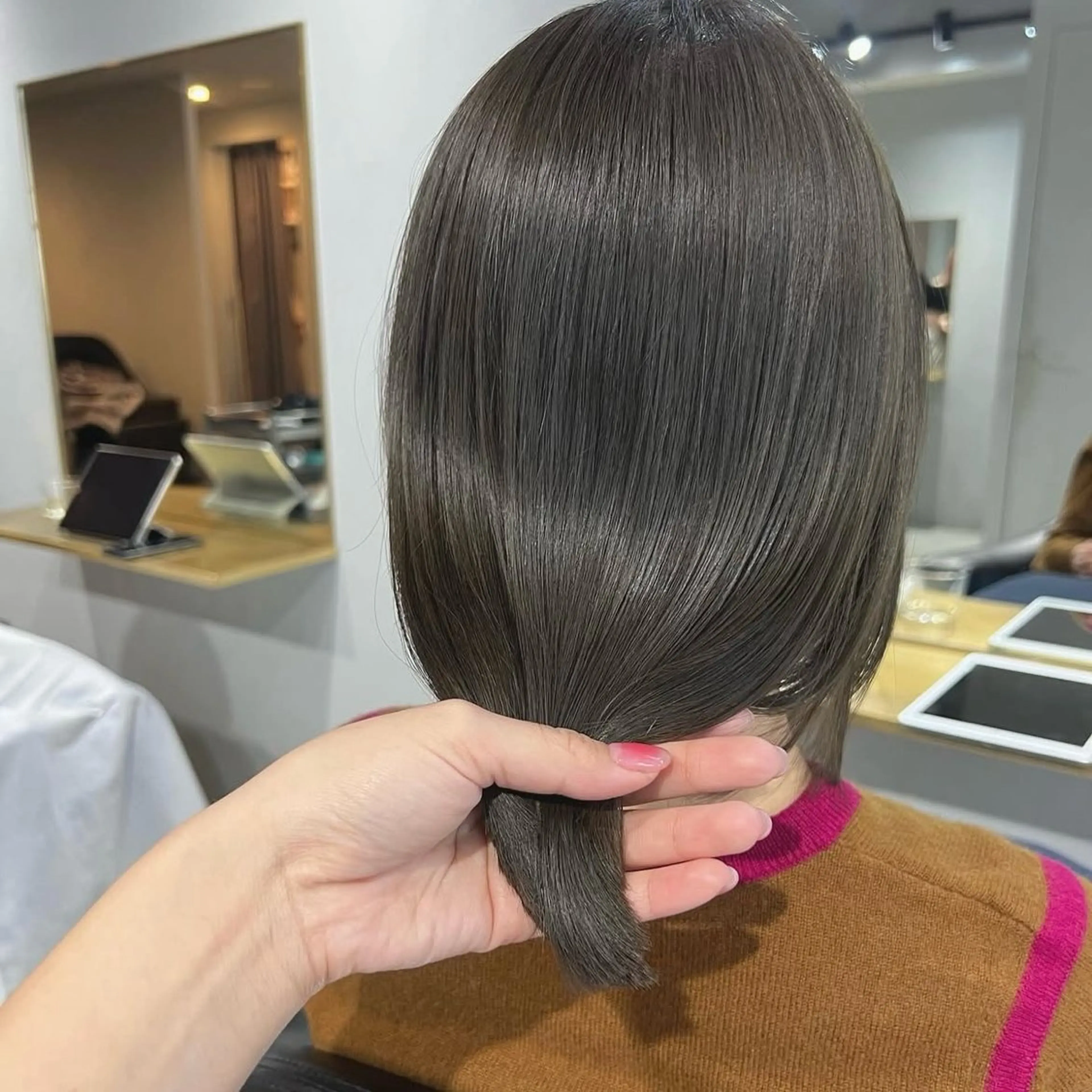 セミロング カラー ブリーチ ダブルカラー グレージュ ブリーチなしカラー オリーブグレージュ ヘアカラー トリートメント akane/ボブ /ブラウンベージュのヘアスタイル