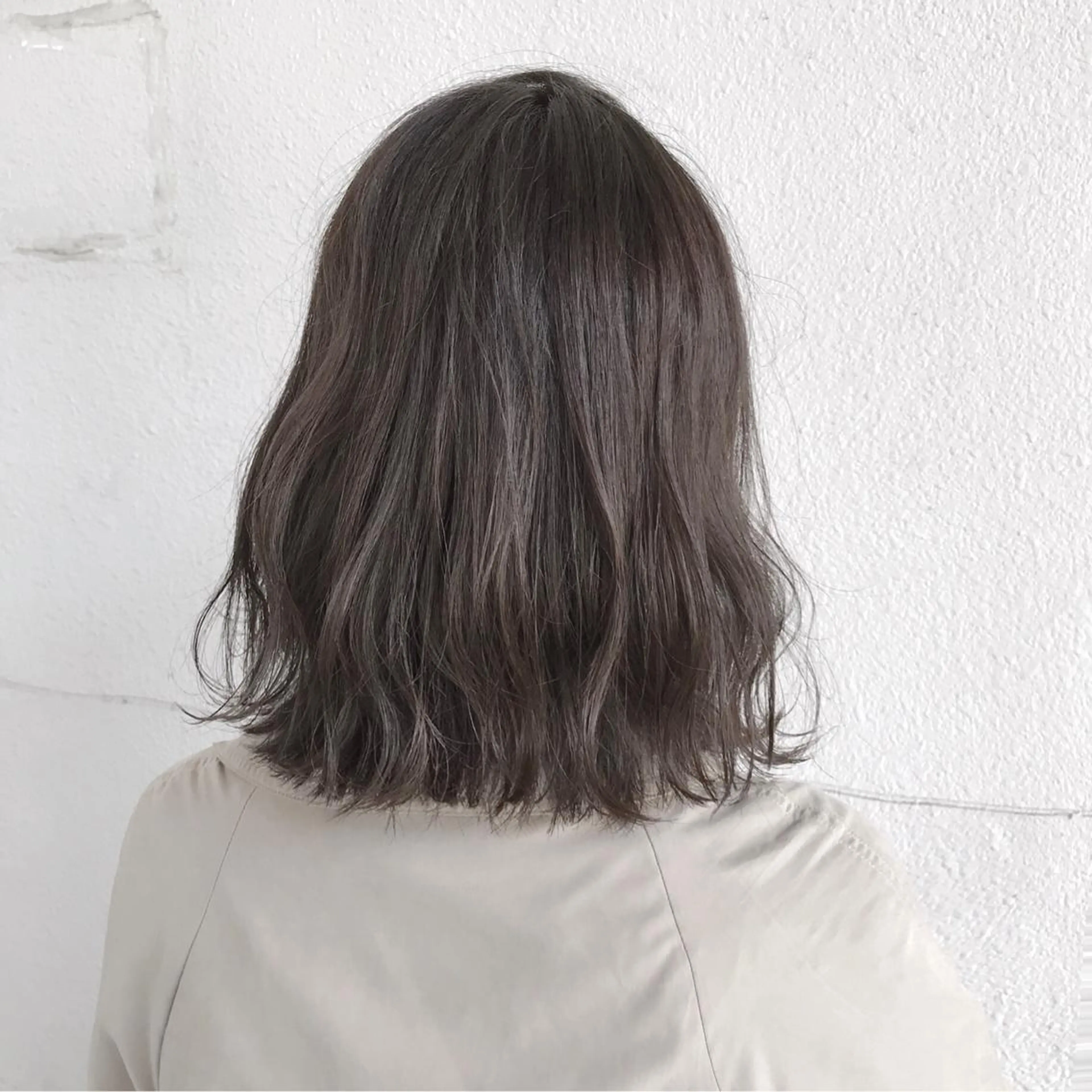 ミディアム カラー 透明感カラー グレージュ ボブ・レイヤーカット 吉敷航一のヘアスタイル