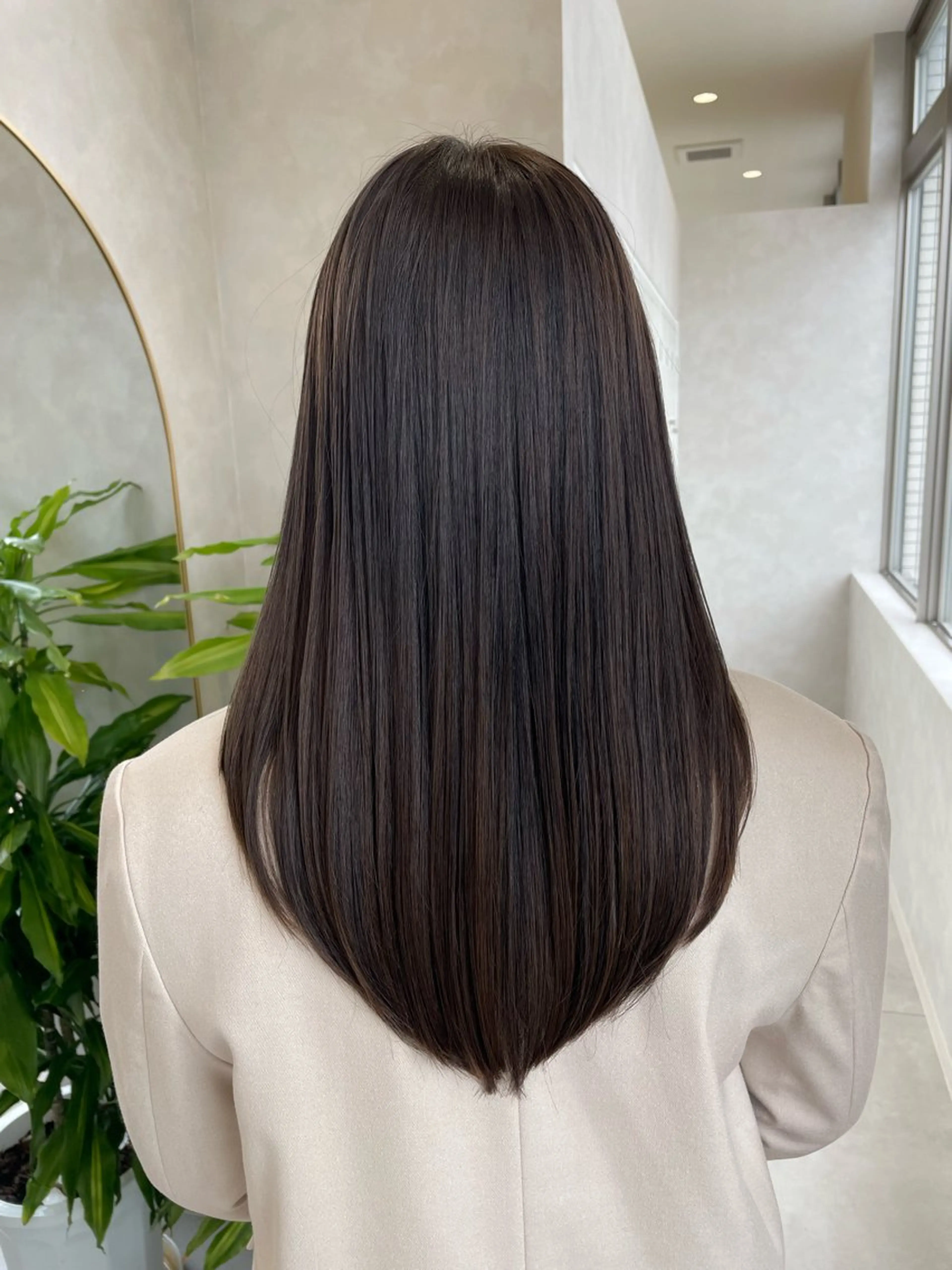 ロング チョコレートブラウン 髪質改善 🫖Eleanor Aya🥞のヘアスタイル