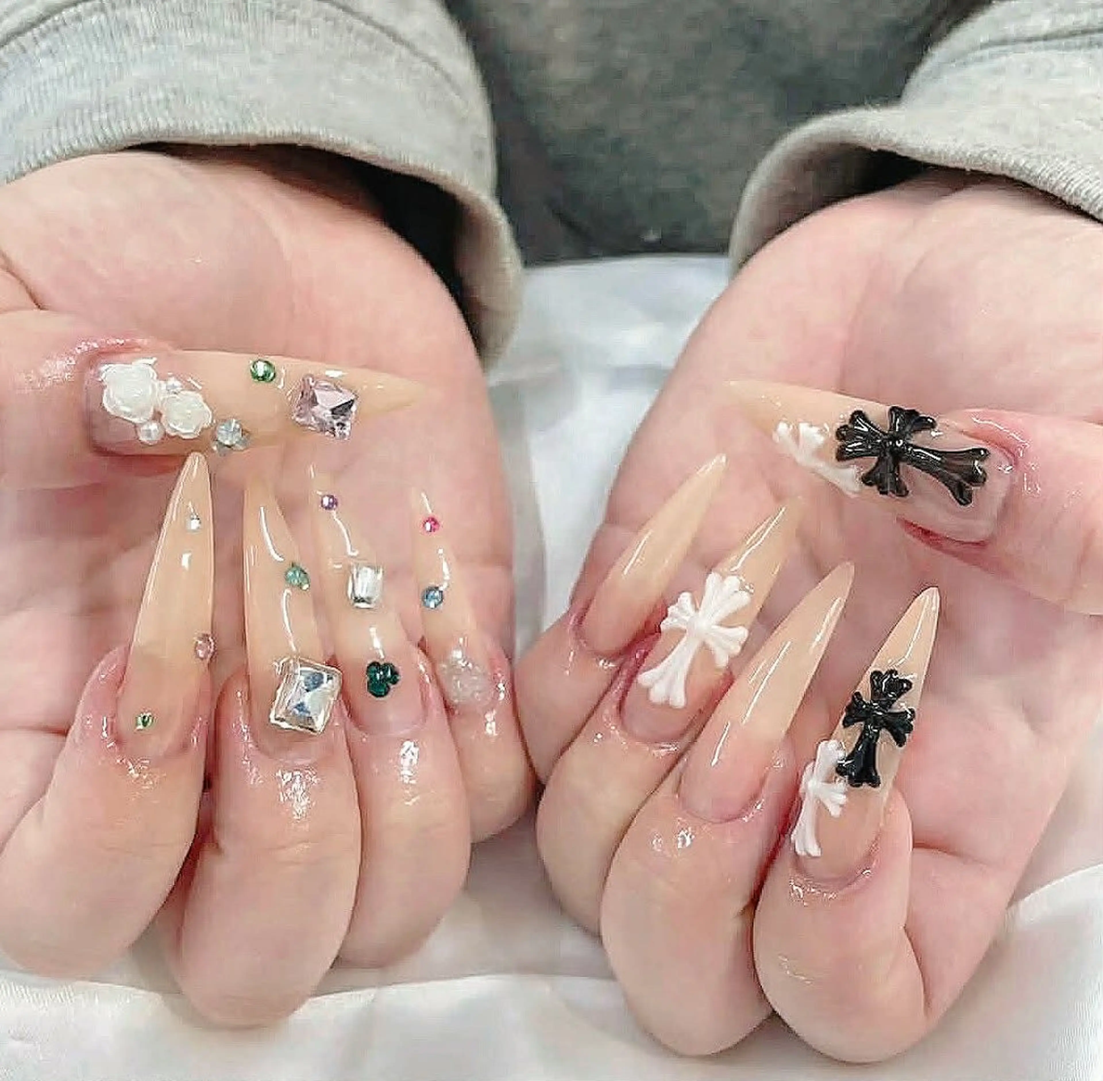 ネイル オーロラネイル ジェルネイル 韓国ネイル ロングネイル マグネットネイル ハンドネイル Rin Nail Shinokuboのネイルデザイン