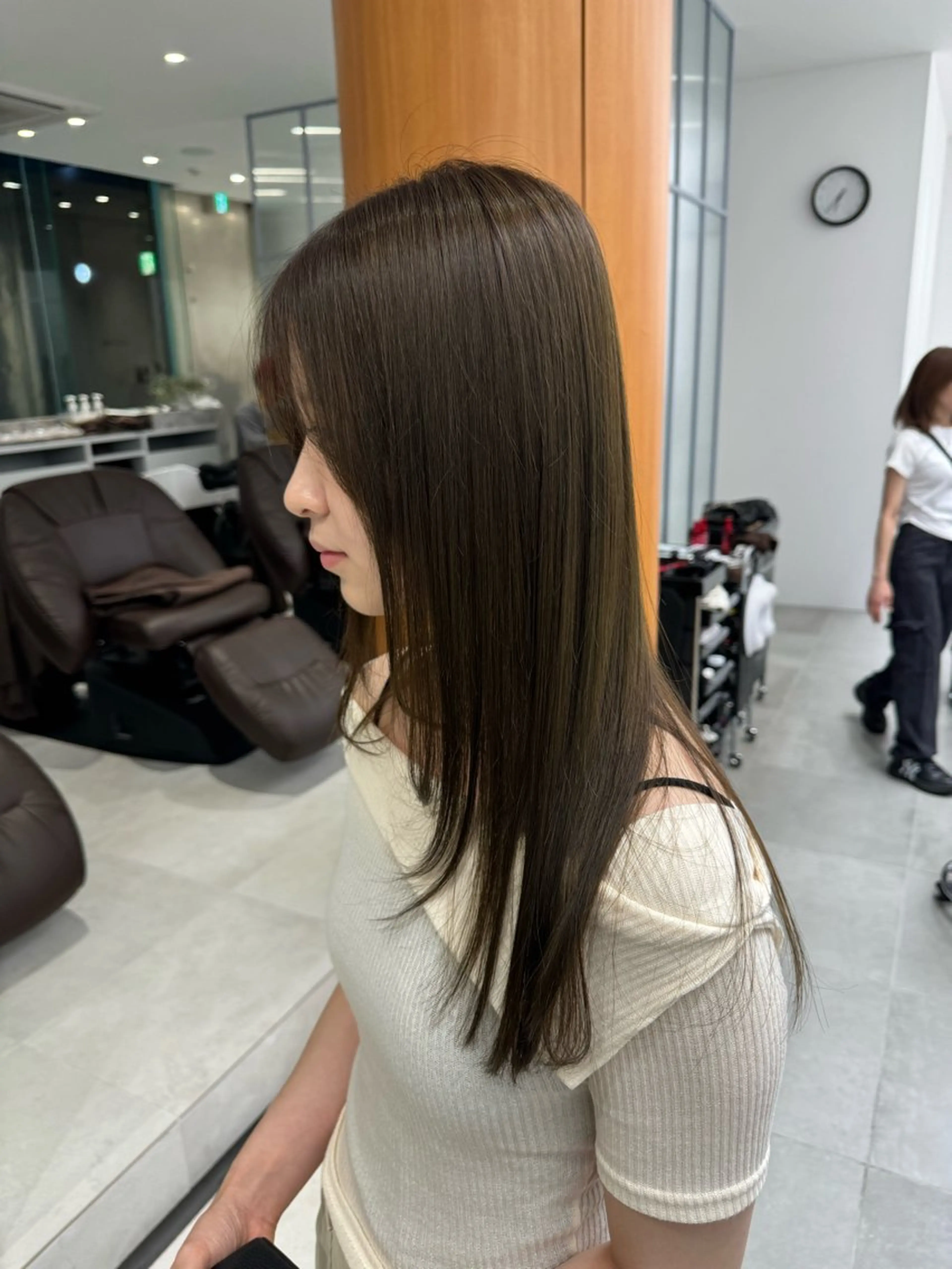 ロング カラー 顔周りカット レイヤーカット 縮毛矯正 ブリーチなし 寒色カラーのヘアスタイル