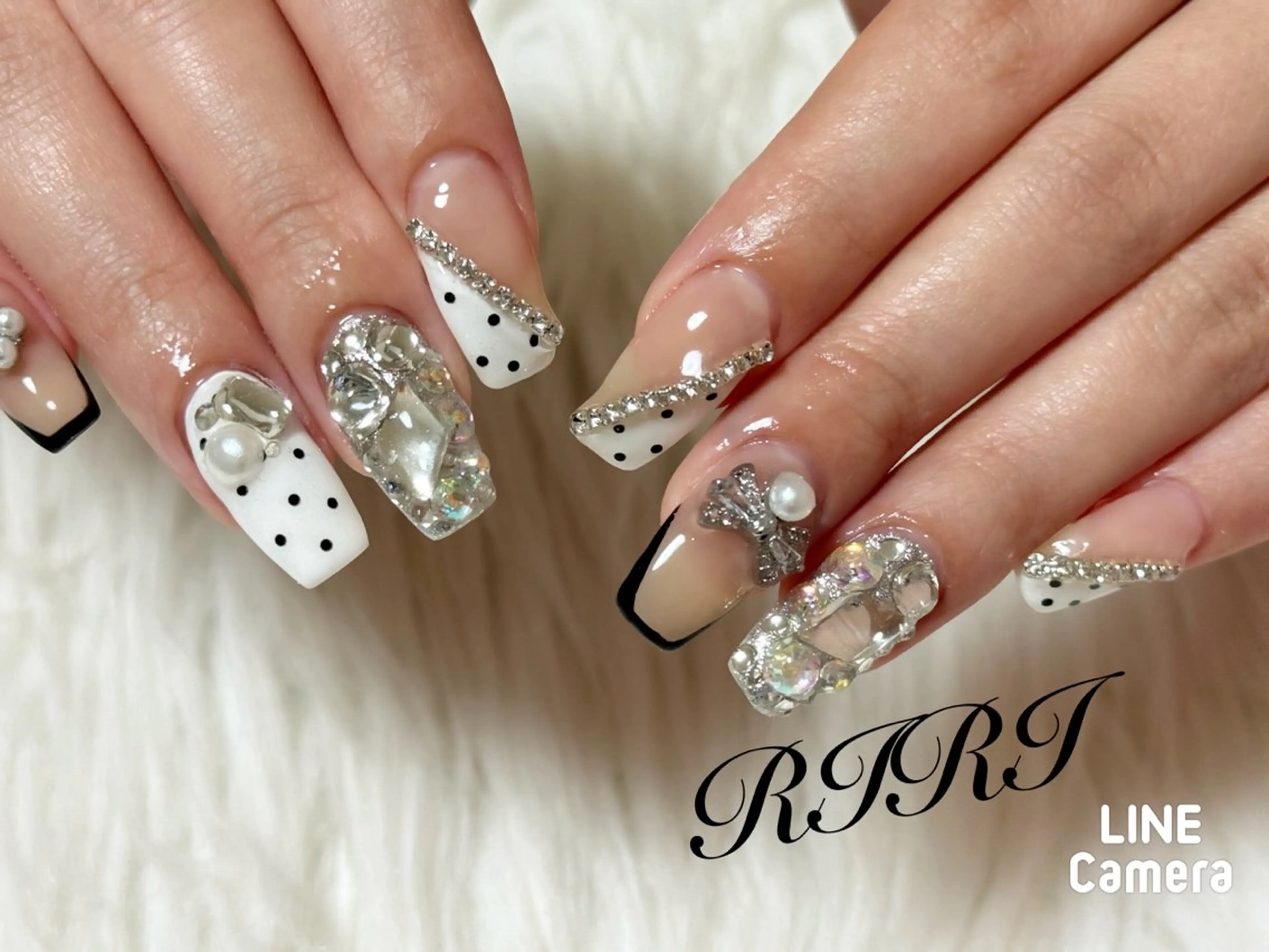 ネイル ドット ジェルネイル キラキラネイル 韓国ネイル オフィスネイル ハンドネイル riri オーナーのネイルデザイン
