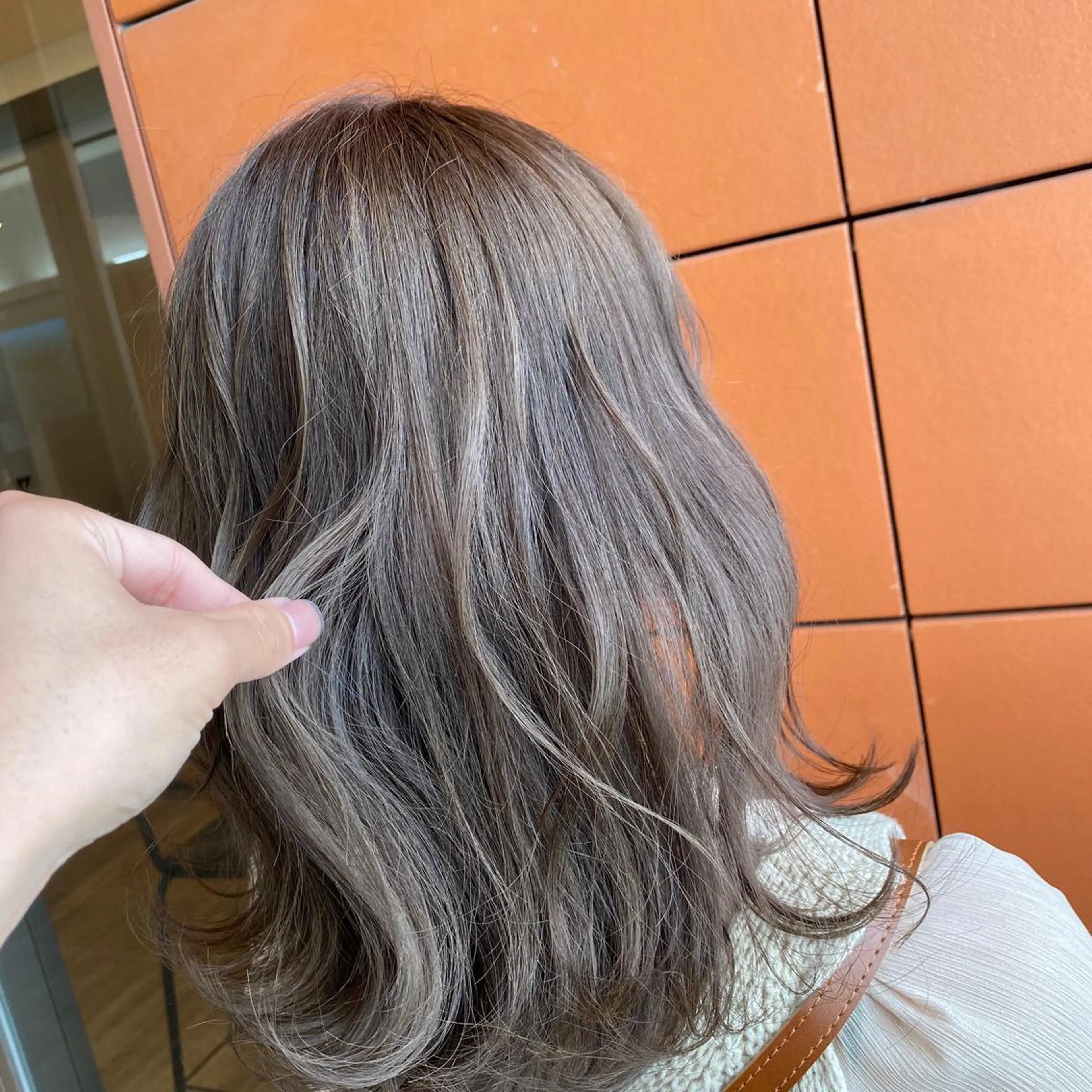 セミロング カラー 井手 孔介のヘアスタイル
