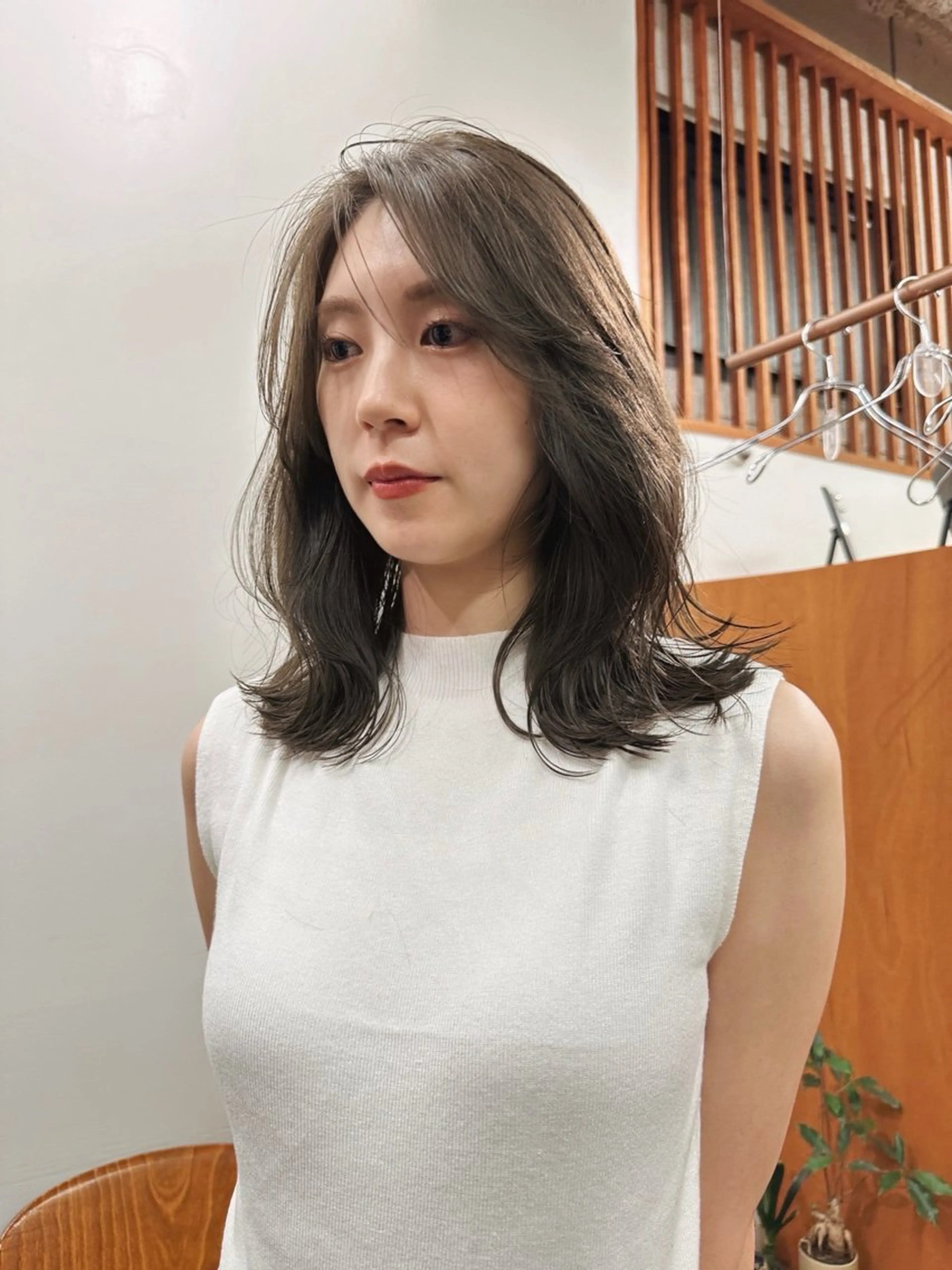 ロング カラー オリーブカラー ヘアカラー 金子 詞音のヘアスタイル