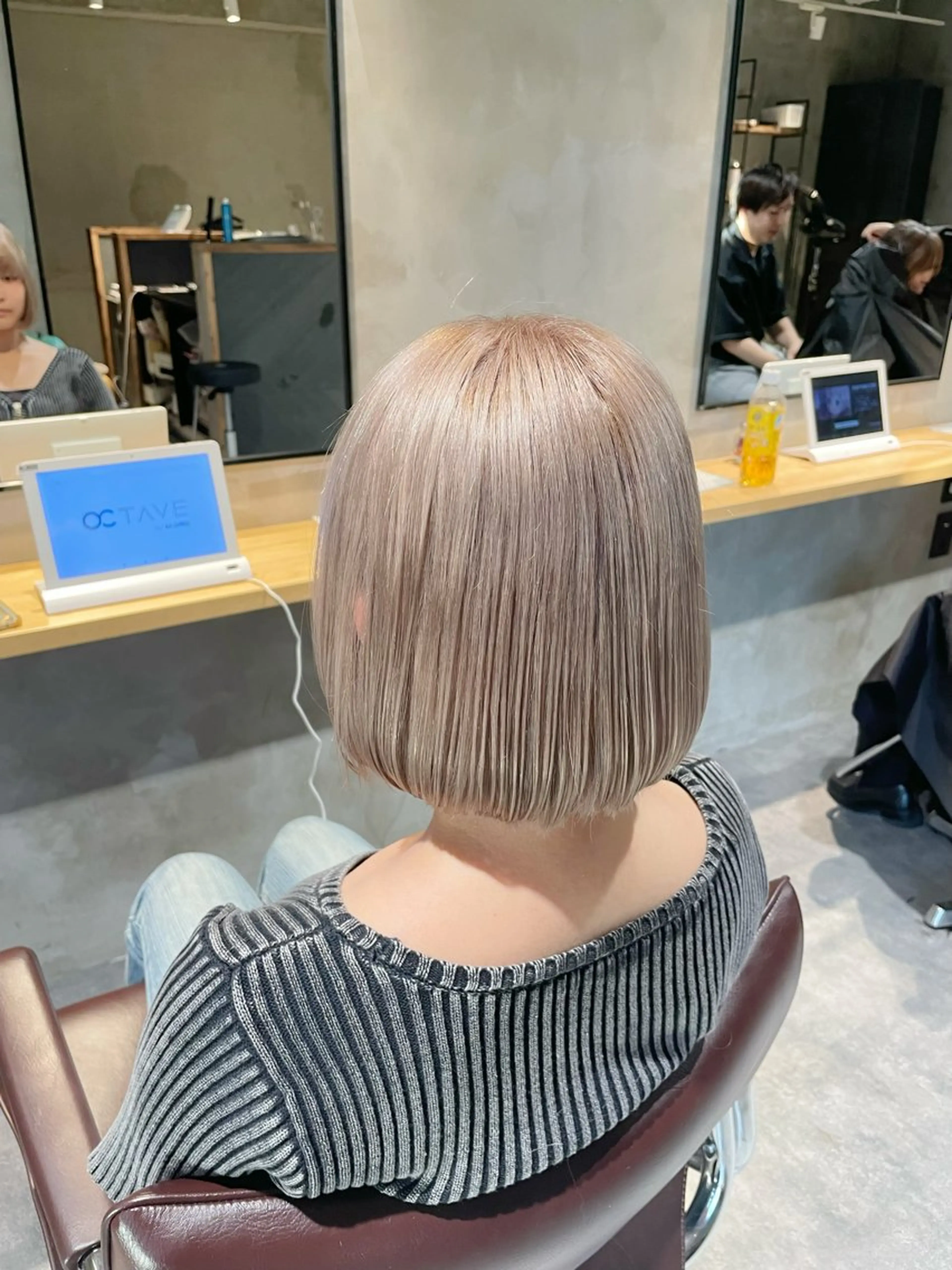 カラー ベージュカラー ハイトーンカラー シルバー シルバーベージュ ブリーチ/推しカラー Hanaのヘアスタイル