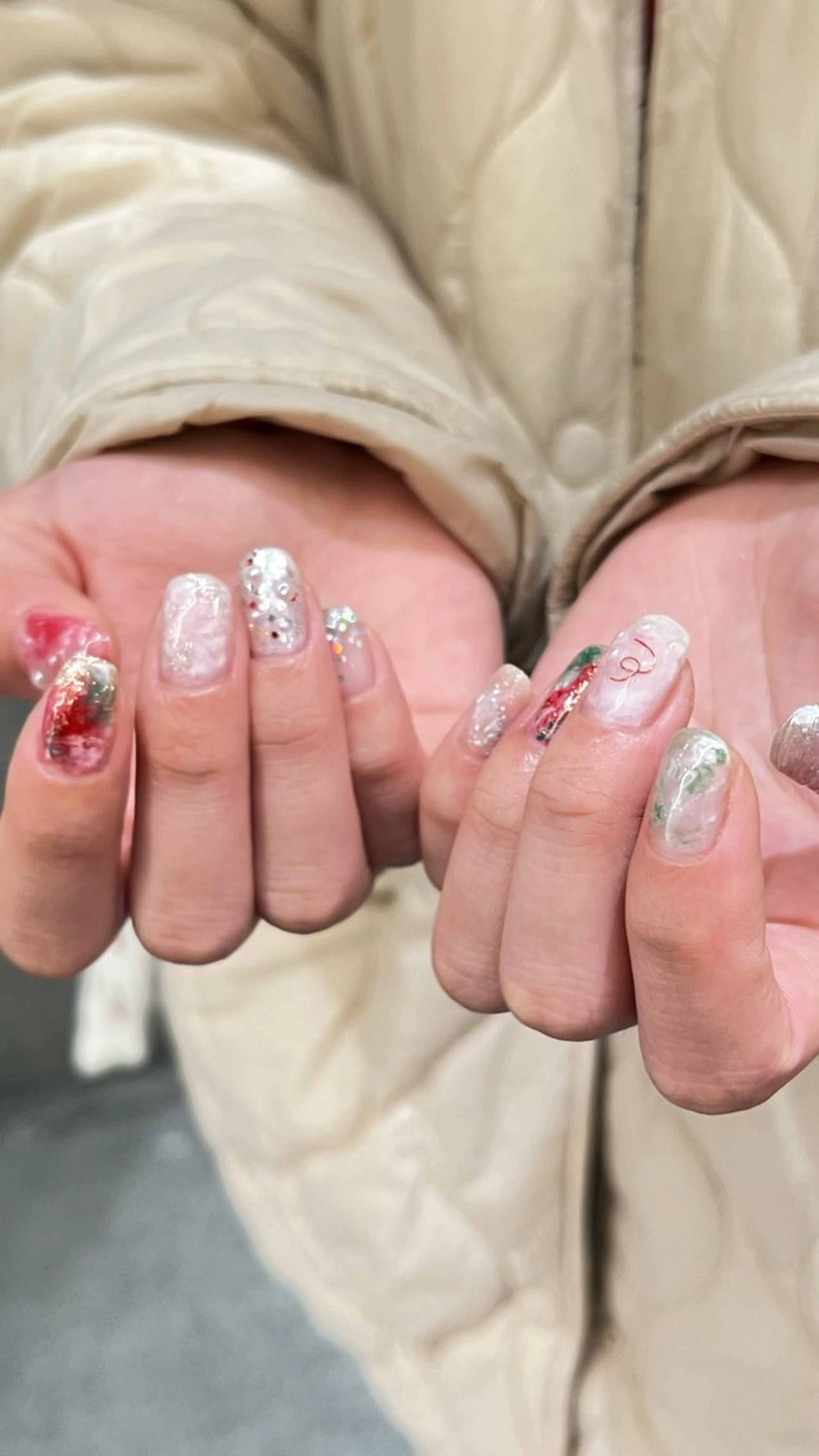 ネイル ニュアンスネイル 冬ネイル クリスマス ハンドネイル レディースパーマ 🧺🪽/SHUNOのヘアスタイル