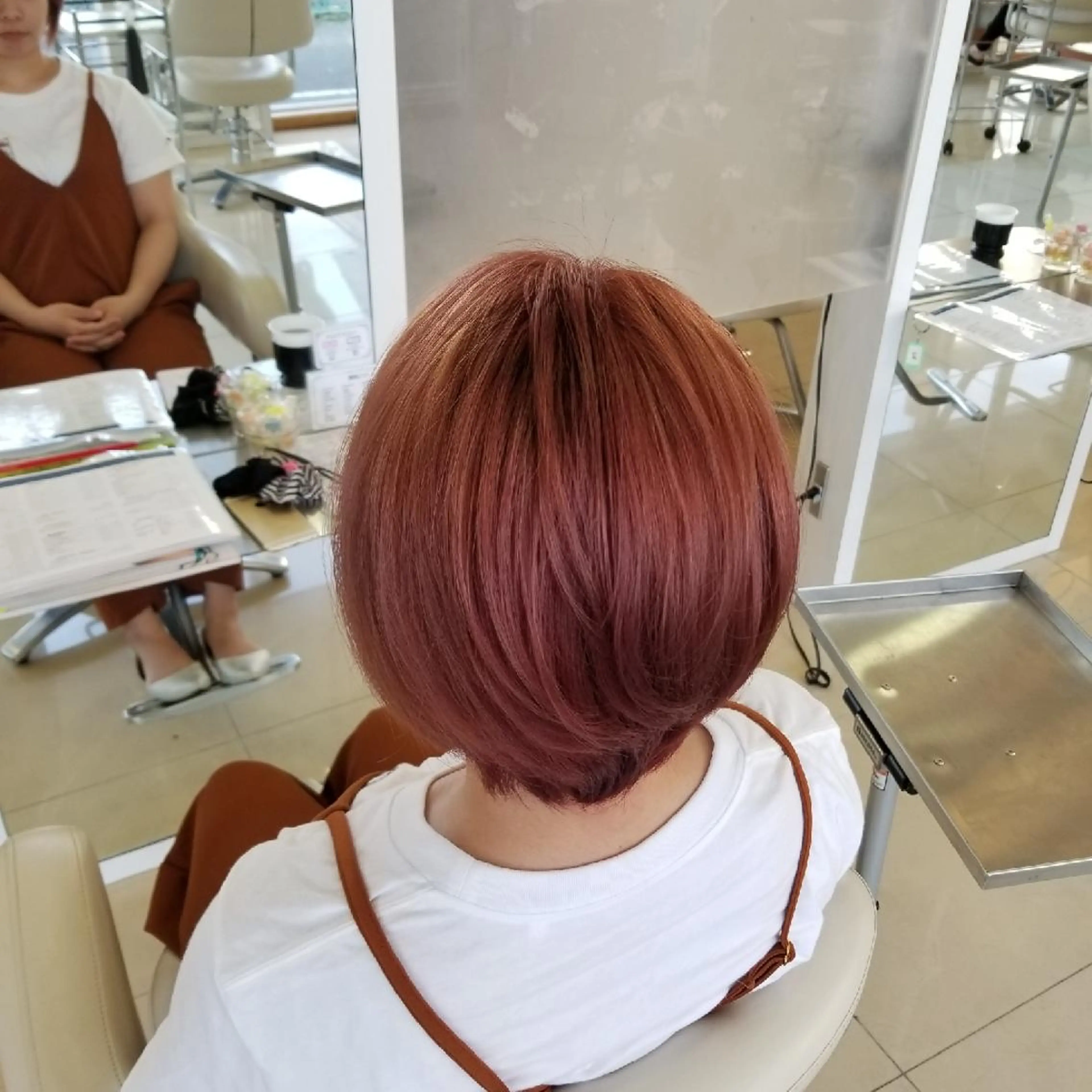 カラー アッシュ ピンクカラー SALOWIN栄 高須大貴のヘアスタイル