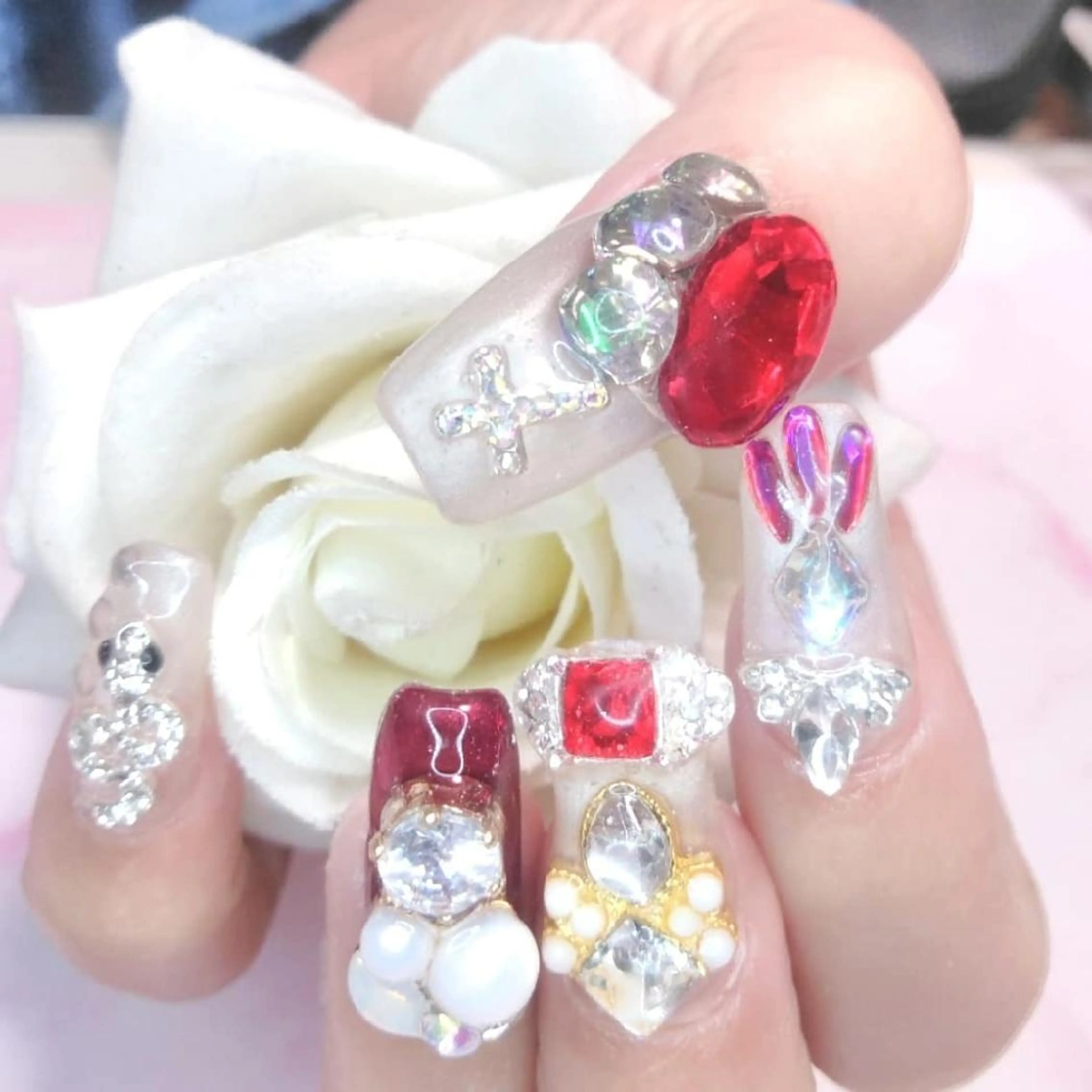 ネイル エステとネイル ローズコンフォートのネイルデザイン