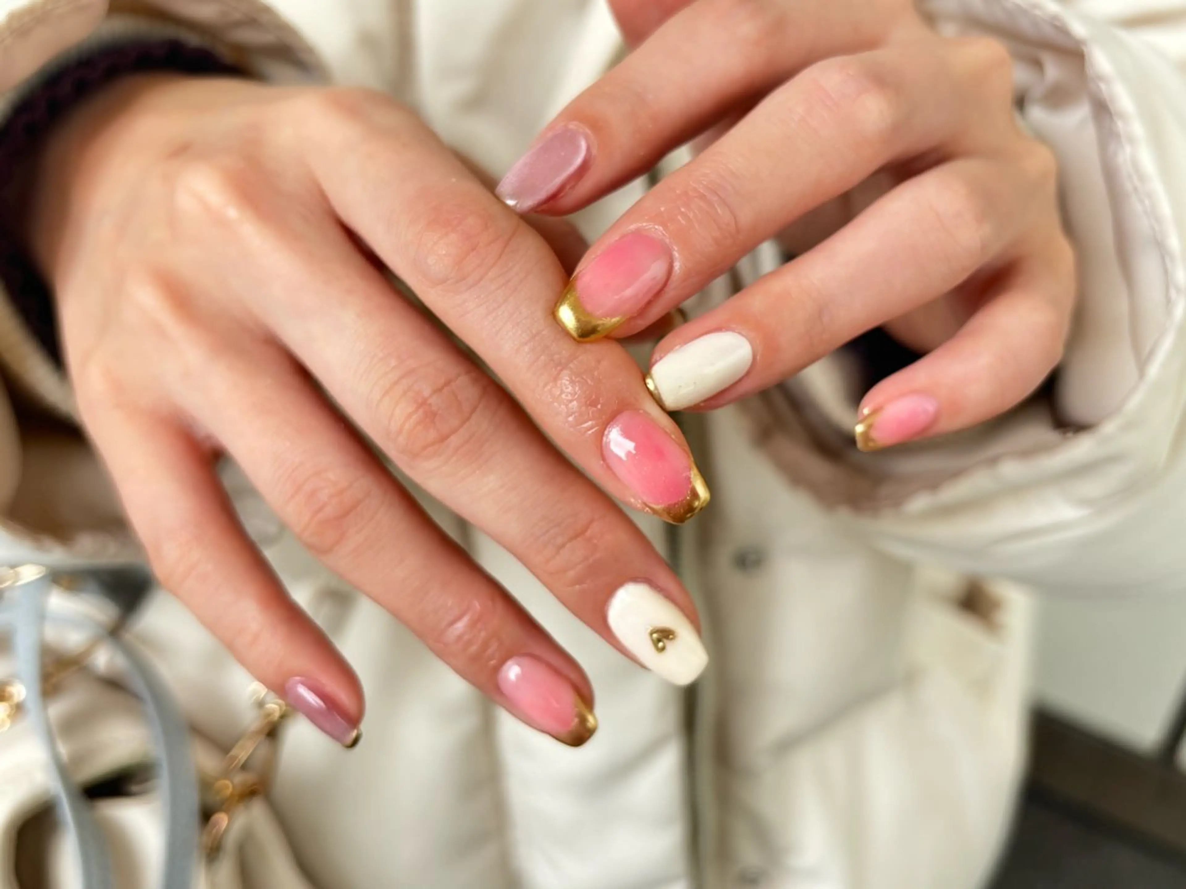 ネイル フットネイル フレンチネイル ジェルネイル グラデーション マグネットネイル misa🫧ナチュラ ル縮毛矯正/髪質改善のヘアスタイル